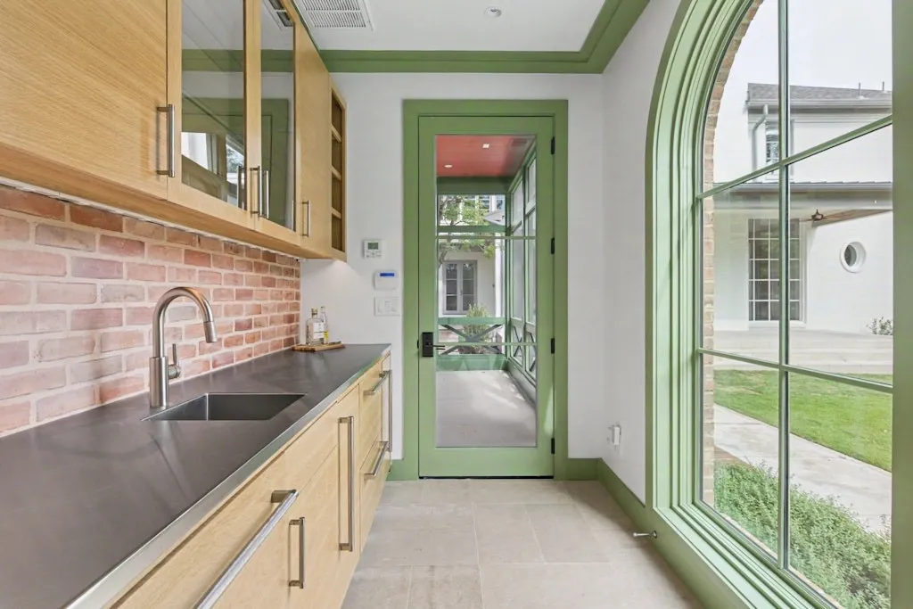 Single Family Residence For Sale in Dallas County , 4636 Belclaire Avenue, Highland Park, Texas 75209, 4 Bedroom, 6 Bathroom, 3 Garage spaces, 5,169 Sqft, built in 2007, mls#21380169, Real Estate Agent in Highland Park, Homes For Sale in Dallas county, Homes For Sale in Highland Park, Realtor in Highland Park Texas, Real Estate Brokerage Independent Realty Texas, Luminita Cordes Realtor