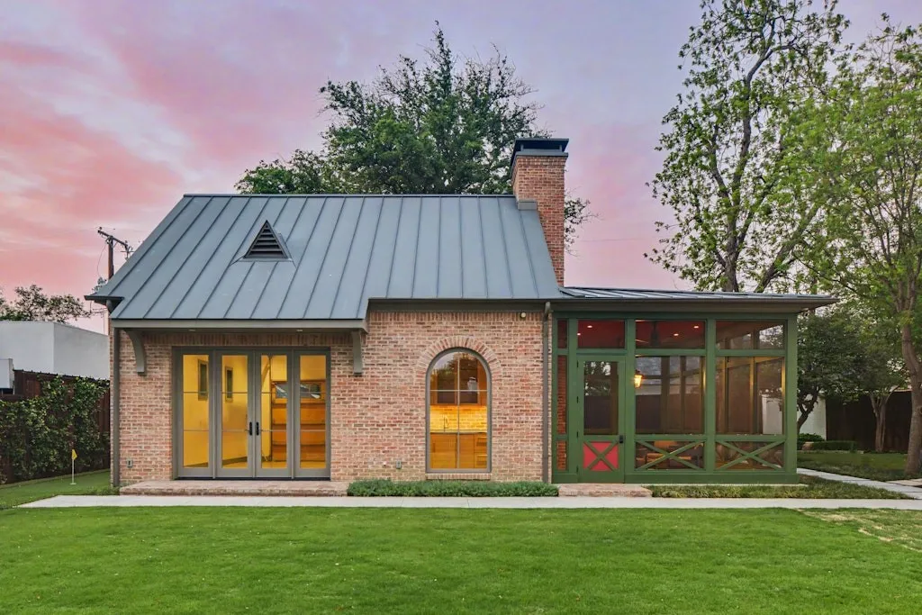 Single Family Residence For Sale in Dallas County , 4636 Belclaire Avenue, Highland Park, Texas 75209, 4 Bedroom, 6 Bathroom, 3 Garage spaces, 5,169 Sqft, built in 2007, mls#21380169, Real Estate Agent in Highland Park, Homes For Sale in Dallas county, Homes For Sale in Highland Park, Realtor in Highland Park Texas, Real Estate Brokerage Independent Realty Texas, Luminita Cordes Realtor