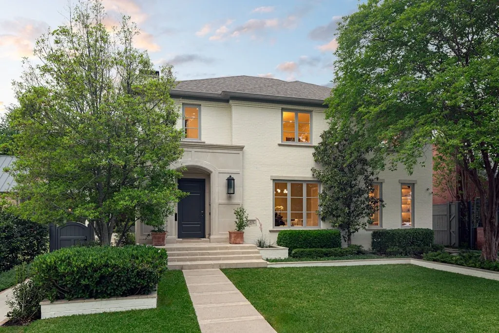 Single Family Residence For Sale in Dallas County , 4636 Belclaire Avenue, Highland Park, Texas 75209, 4 Bedroom, 6 Bathroom, 3 Garage spaces, 5,169 Sqft, built in 2007, mls#21380169, Real Estate Agent in Highland Park, Homes For Sale in Dallas county, Homes For Sale in Highland Park, Realtor in Highland Park Texas, Real Estate Brokerage Independent Realty Texas, Luminita Cordes Realtor