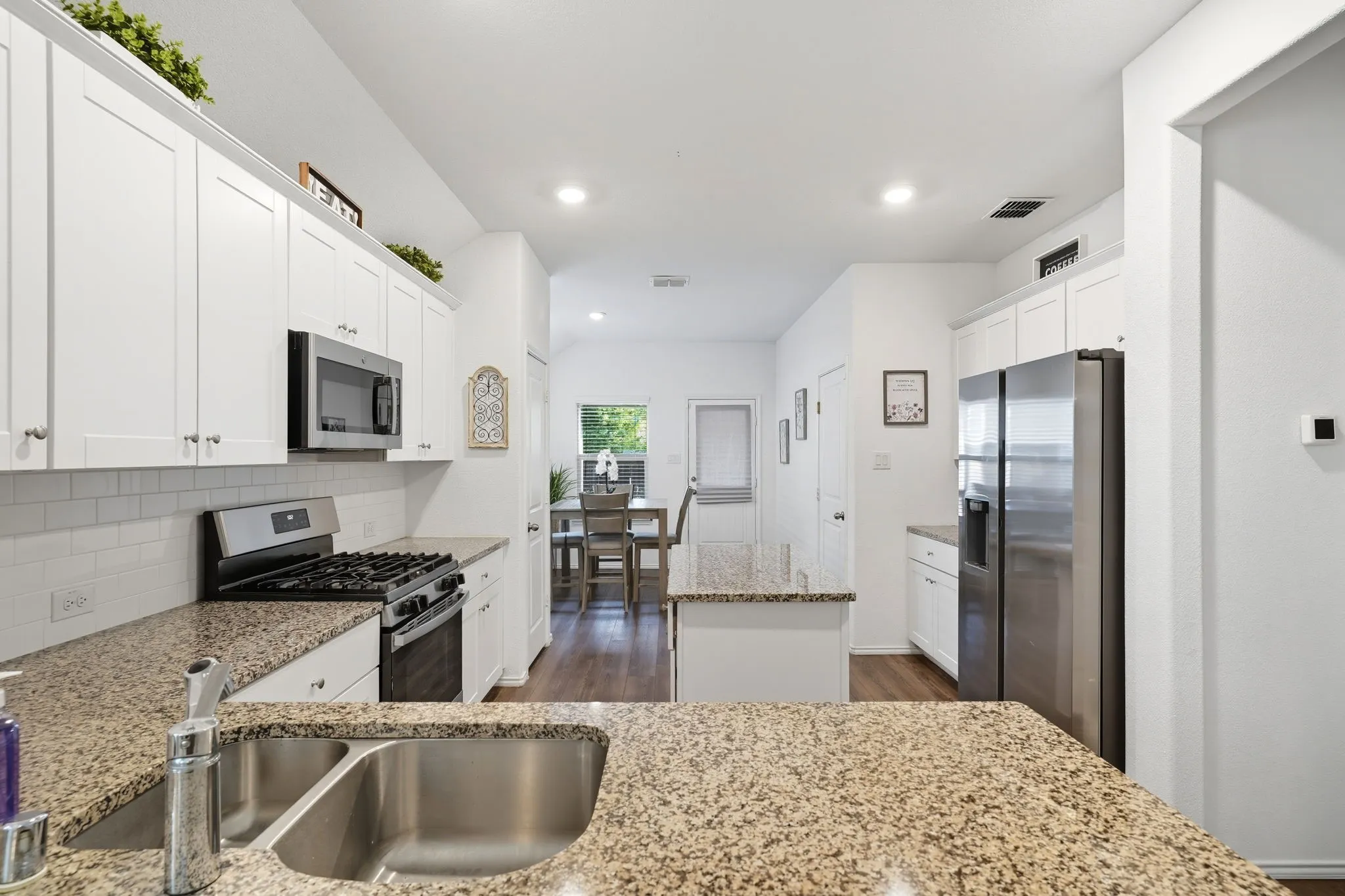 Single Family Residence For Sale in Denton County , 2264 Jasper Drive, Little Elm, Texas 76227, 4 Bedroom, 2 Bathroom, 2 Garage spaces, 1,577 Sqft, built in 2021, mls#21385412, Real Estate Agent in Little Elm, Homes For Sale in Denton county, Homes For Sale in Little Elm, Realtor in Little Elm Texas, Real Estate Brokerage Independent Realty Texas, Luminita Cordes Realtor