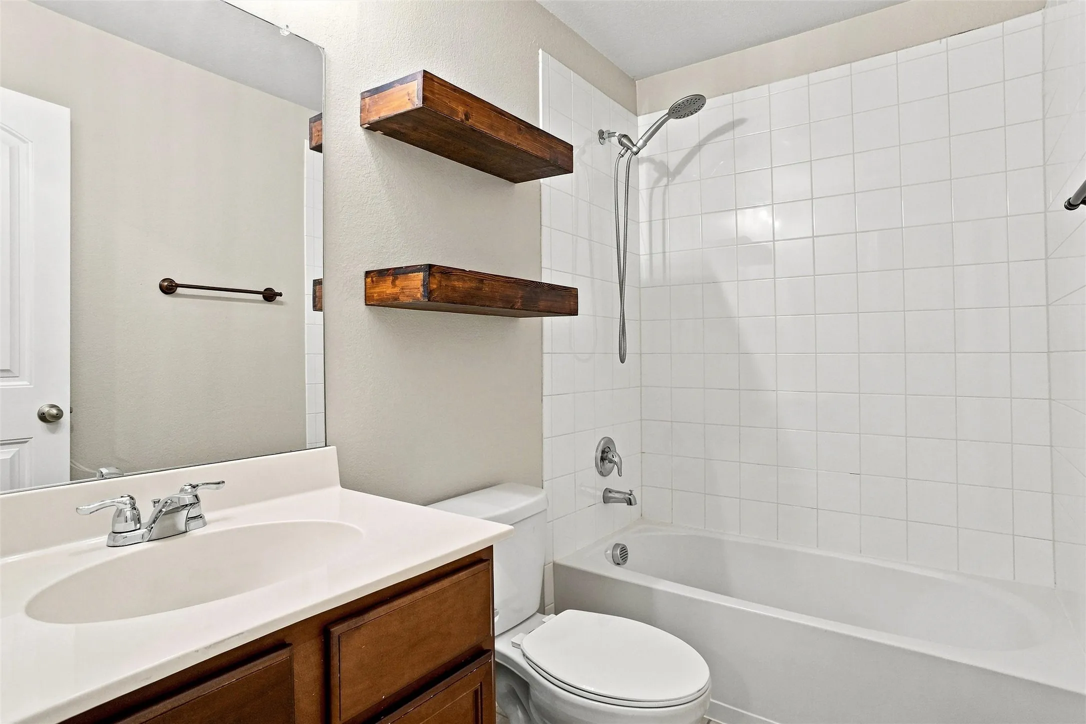 Single Family Residence For Rent in Kaufman County , 1060 Sadie Street, Forney, Texas 75126, 4 Bedroom, 2 Bathroom, 2 Garage spaces, 2,000 Sqft, built in 2018, mls#21380855, Real Estate Agent in Forney, Homes For Rent in Kaufman county, Homes For Rent in Forney, Realtor in Forney Texas, Real Estate Brokerage Independent Realty Texas, Luminita Cordes Realtor