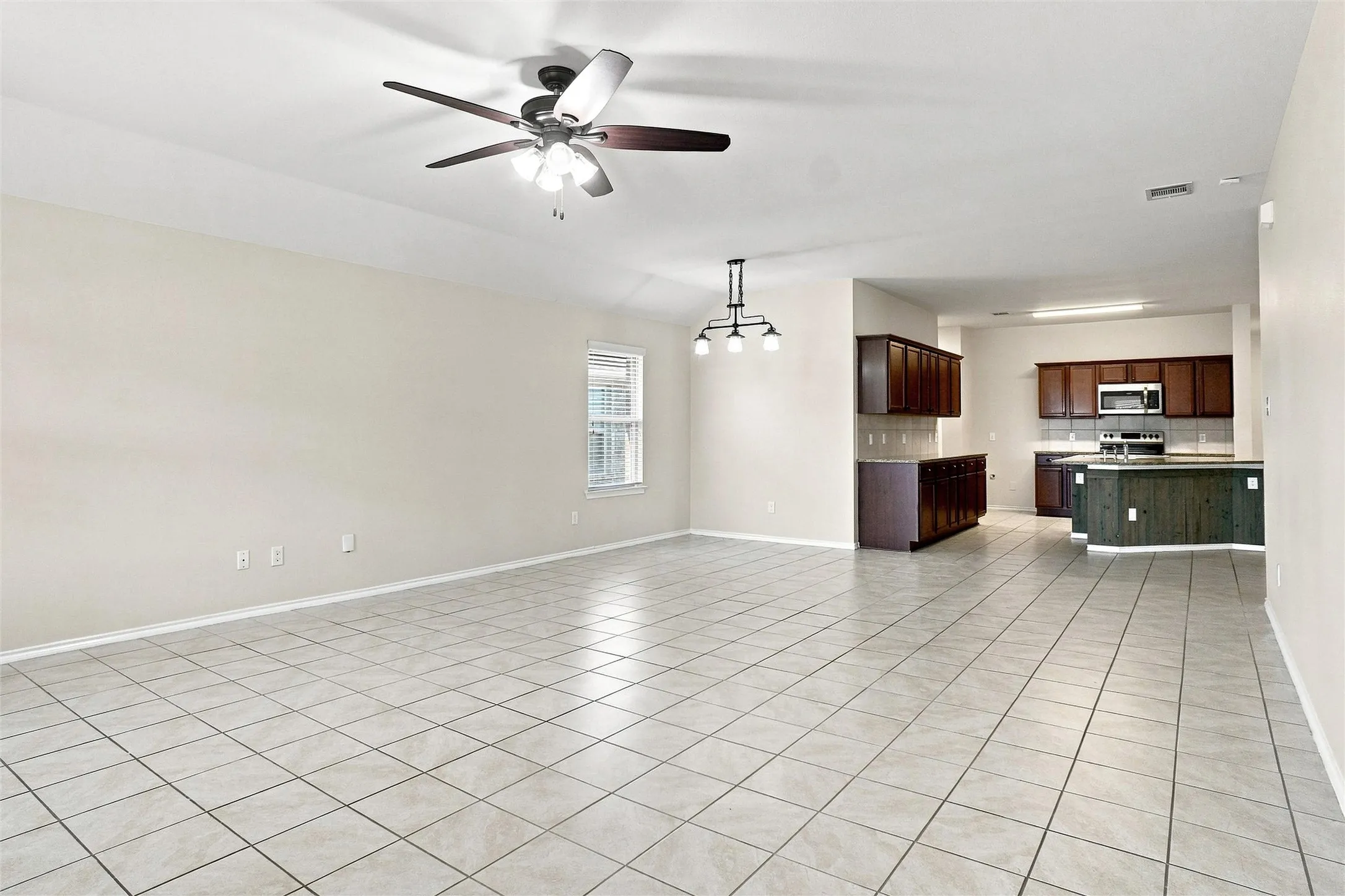 Single Family Residence For Rent in Kaufman County , 1060 Sadie Street, Forney, Texas 75126, 4 Bedroom, 2 Bathroom, 2 Garage spaces, 2,000 Sqft, built in 2018, mls#21380855, Real Estate Agent in Forney, Homes For Rent in Kaufman county, Homes For Rent in Forney, Realtor in Forney Texas, Real Estate Brokerage Independent Realty Texas, Luminita Cordes Realtor