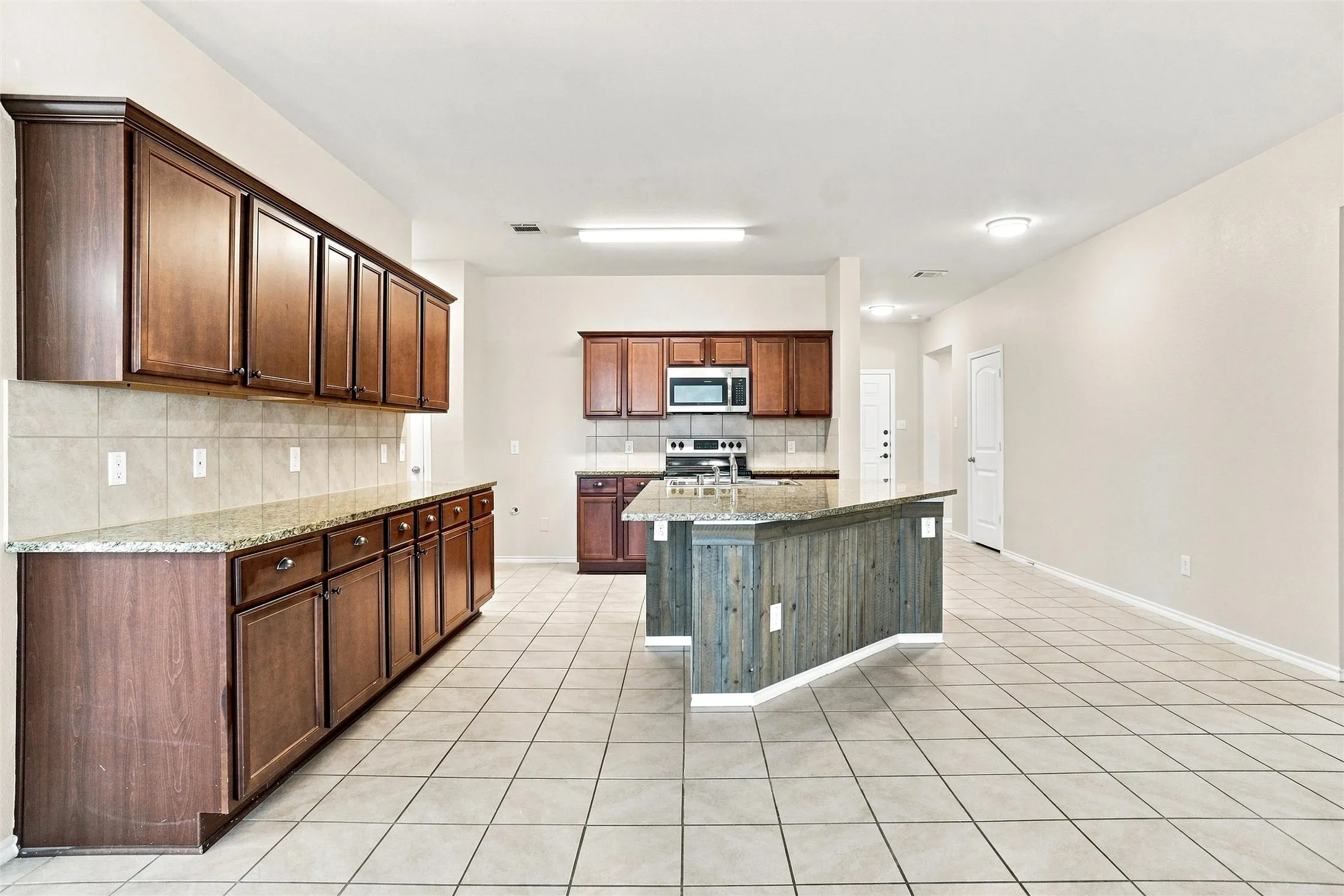 Single Family Residence For Rent in Kaufman County , 1060 Sadie Street, Forney, Texas 75126, 4 Bedroom, 2 Bathroom, 2 Garage spaces, 2,000 Sqft, built in 2018, mls#21380855, Real Estate Agent in Forney, Homes For Rent in Kaufman county, Homes For Rent in Forney, Realtor in Forney Texas, Real Estate Brokerage Independent Realty Texas, Luminita Cordes Realtor