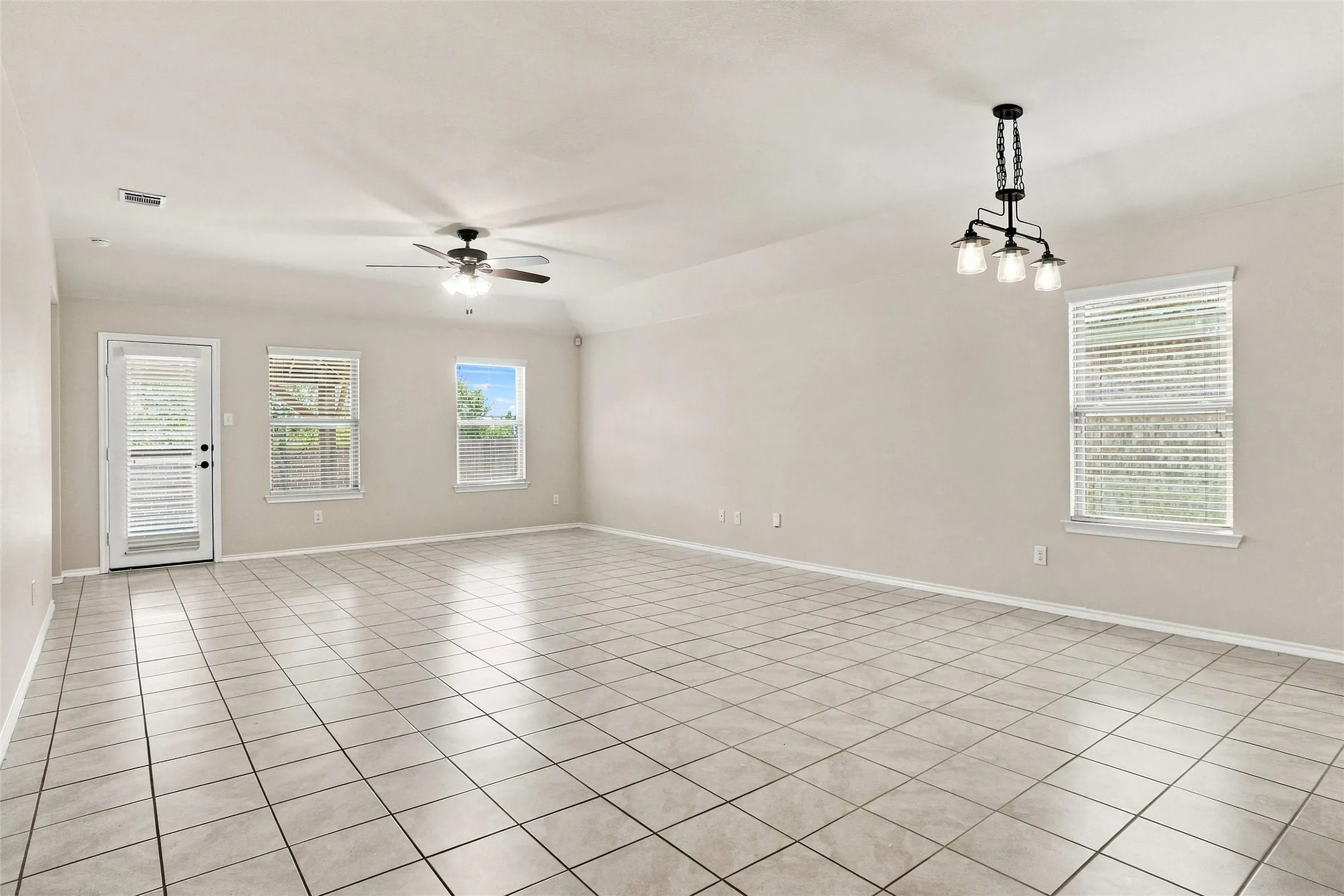 Single Family Residence For Rent in Kaufman County , 1060 Sadie Street, Forney, Texas 75126, 4 Bedroom, 2 Bathroom, 2 Garage spaces, 2,000 Sqft, built in 2018, mls#21380855, Real Estate Agent in Forney, Homes For Rent in Kaufman county, Homes For Rent in Forney, Realtor in Forney Texas, Real Estate Brokerage Independent Realty Texas, Luminita Cordes Realtor