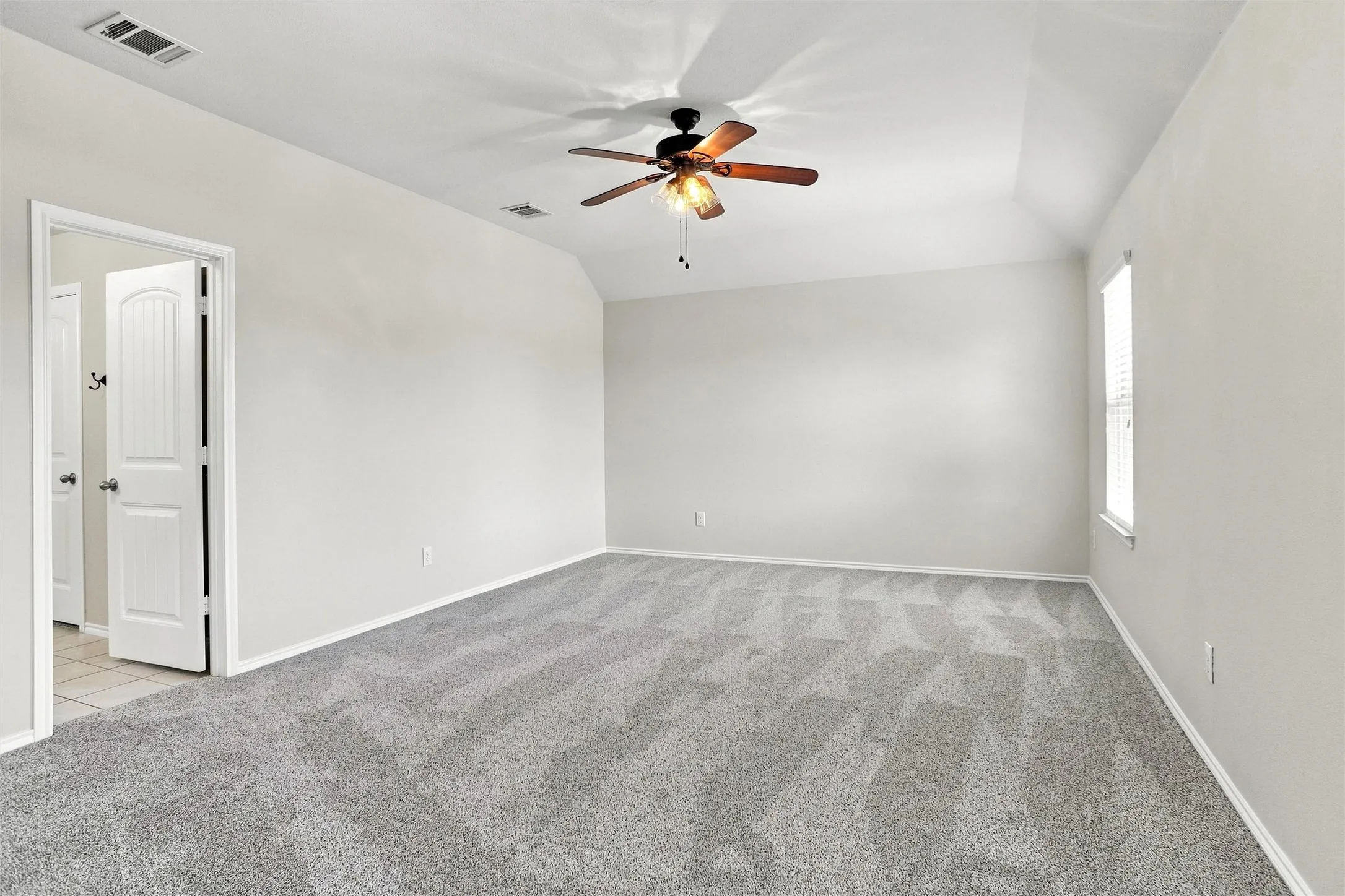 Single Family Residence For Rent in Kaufman County , 1060 Sadie Street, Forney, Texas 75126, 4 Bedroom, 2 Bathroom, 2 Garage spaces, 2,000 Sqft, built in 2018, mls#21380855, Real Estate Agent in Forney, Homes For Rent in Kaufman county, Homes For Rent in Forney, Realtor in Forney Texas, Real Estate Brokerage Independent Realty Texas, Luminita Cordes Realtor