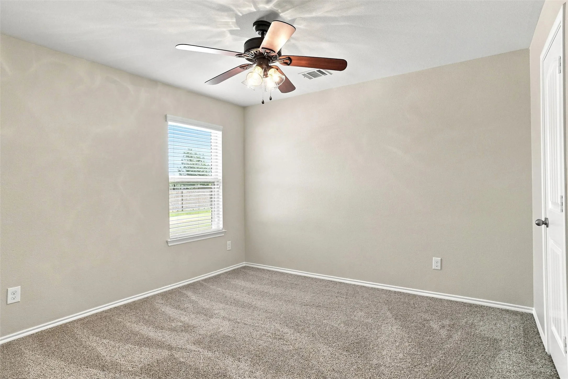Single Family Residence For Rent in Kaufman County , 1060 Sadie Street, Forney, Texas 75126, 4 Bedroom, 2 Bathroom, 2 Garage spaces, 2,000 Sqft, built in 2018, mls#21380855, Real Estate Agent in Forney, Homes For Rent in Kaufman county, Homes For Rent in Forney, Realtor in Forney Texas, Real Estate Brokerage Independent Realty Texas, Luminita Cordes Realtor