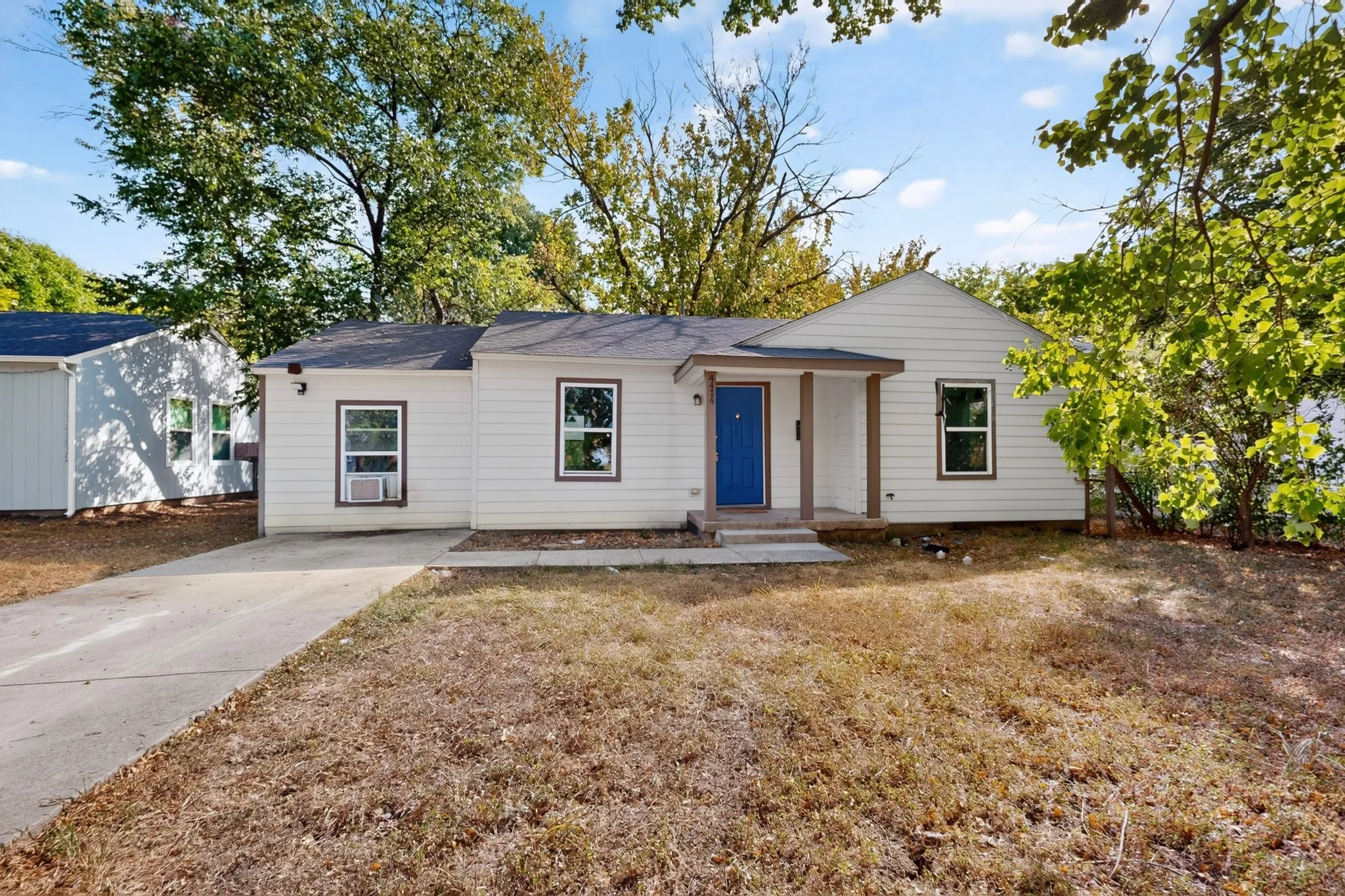 Single Family Residence For Sale in Dallas County , 4424 Tacoma Street, Dallas, Texas 75216, 3 Bedroom, 1 Bathroom, Garage spaces, 1,048 Sqft, built in 1951, mls#21385413, Real Estate Agent in Dallas, Homes For Sale in Dallas county, Homes For Sale in Dallas, Realtor in Dallas Texas, Real Estate Brokerage Independent Realty Texas, Luminita Cordes Realtor
