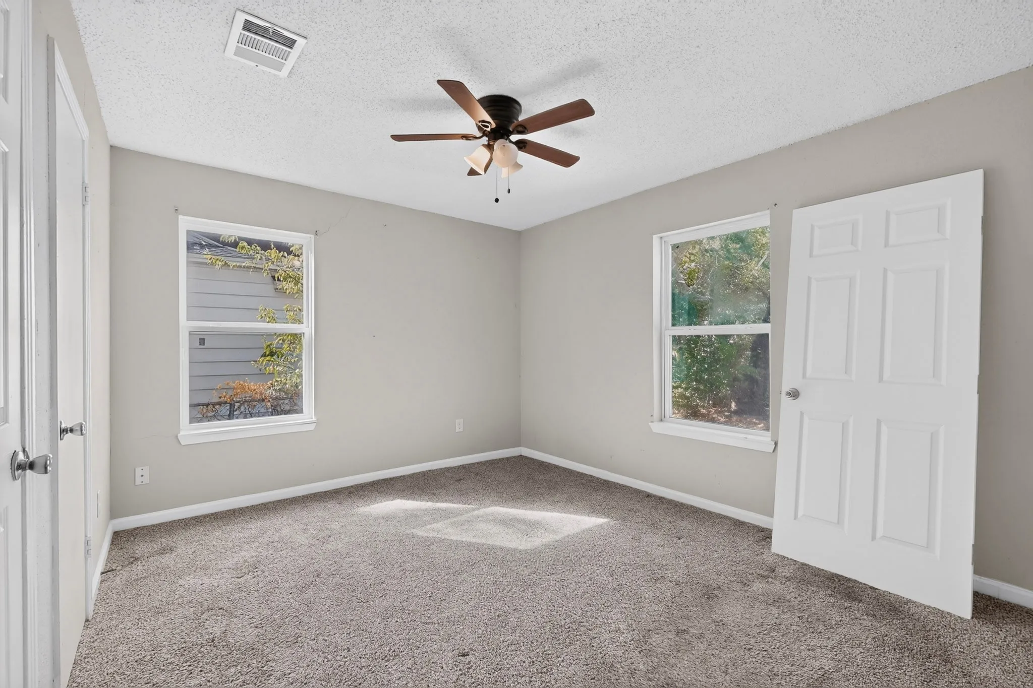 Single Family Residence For Sale in Dallas County , 4424 Tacoma Street, Dallas, Texas 75216, 3 Bedroom, 1 Bathroom, Garage spaces, 1,048 Sqft, built in 1951, mls#21385413, Real Estate Agent in Dallas, Homes For Sale in Dallas county, Homes For Sale in Dallas, Realtor in Dallas Texas, Real Estate Brokerage Independent Realty Texas, Luminita Cordes Realtor