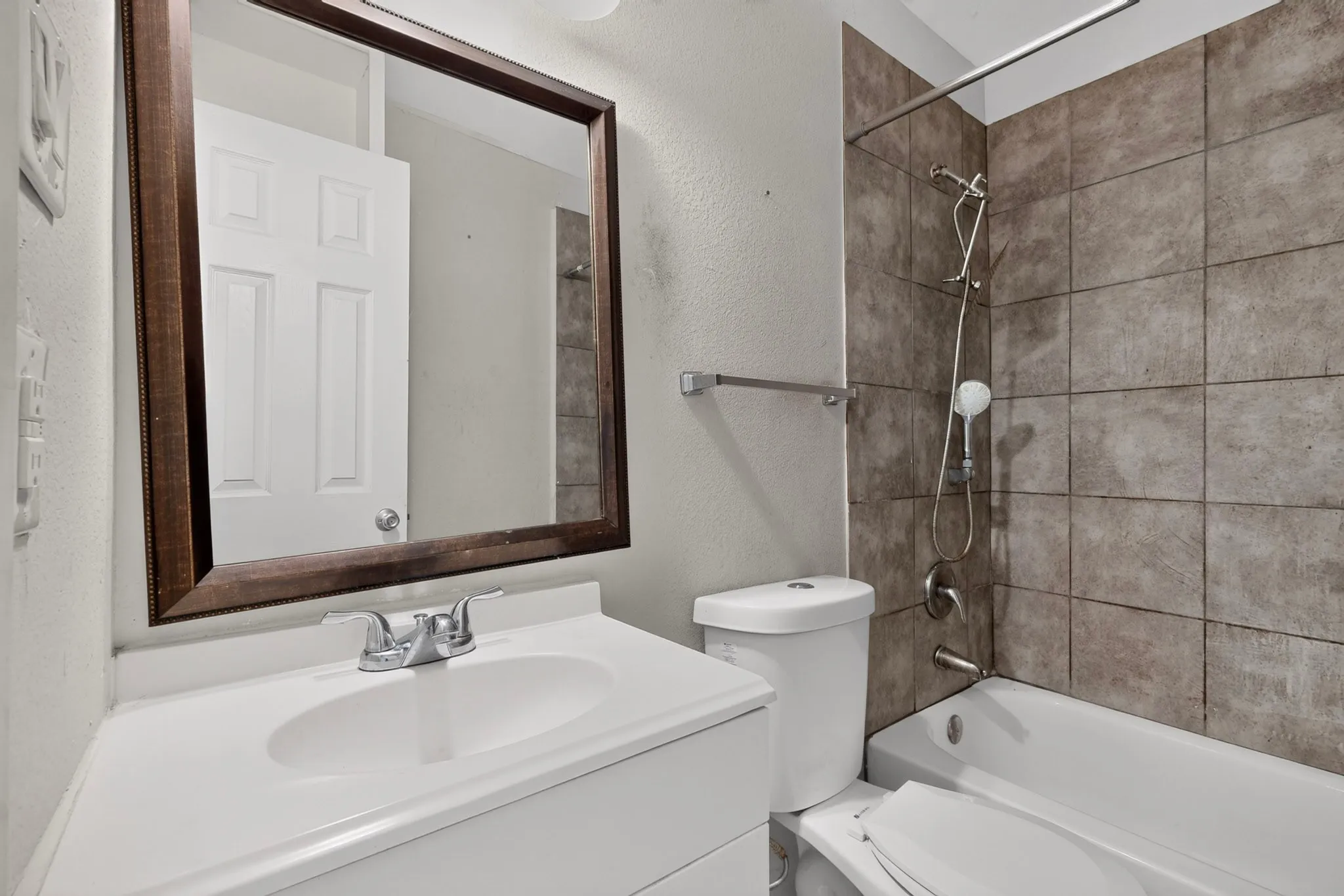 Single Family Residence For Sale in Dallas County , 4424 Tacoma Street, Dallas, Texas 75216, 3 Bedroom, 1 Bathroom, Garage spaces, 1,048 Sqft, built in 1951, mls#21385413, Real Estate Agent in Dallas, Homes For Sale in Dallas county, Homes For Sale in Dallas, Realtor in Dallas Texas, Real Estate Brokerage Independent Realty Texas, Luminita Cordes Realtor