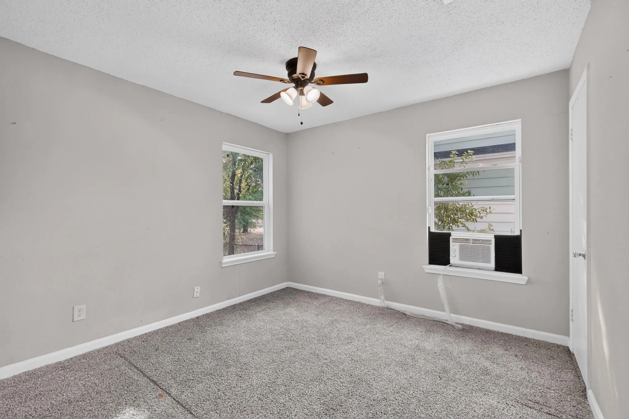 Single Family Residence For Sale in Dallas County , 4424 Tacoma Street, Dallas, Texas 75216, 3 Bedroom, 1 Bathroom, Garage spaces, 1,048 Sqft, built in 1951, mls#21385413, Real Estate Agent in Dallas, Homes For Sale in Dallas county, Homes For Sale in Dallas, Realtor in Dallas Texas, Real Estate Brokerage Independent Realty Texas, Luminita Cordes Realtor
