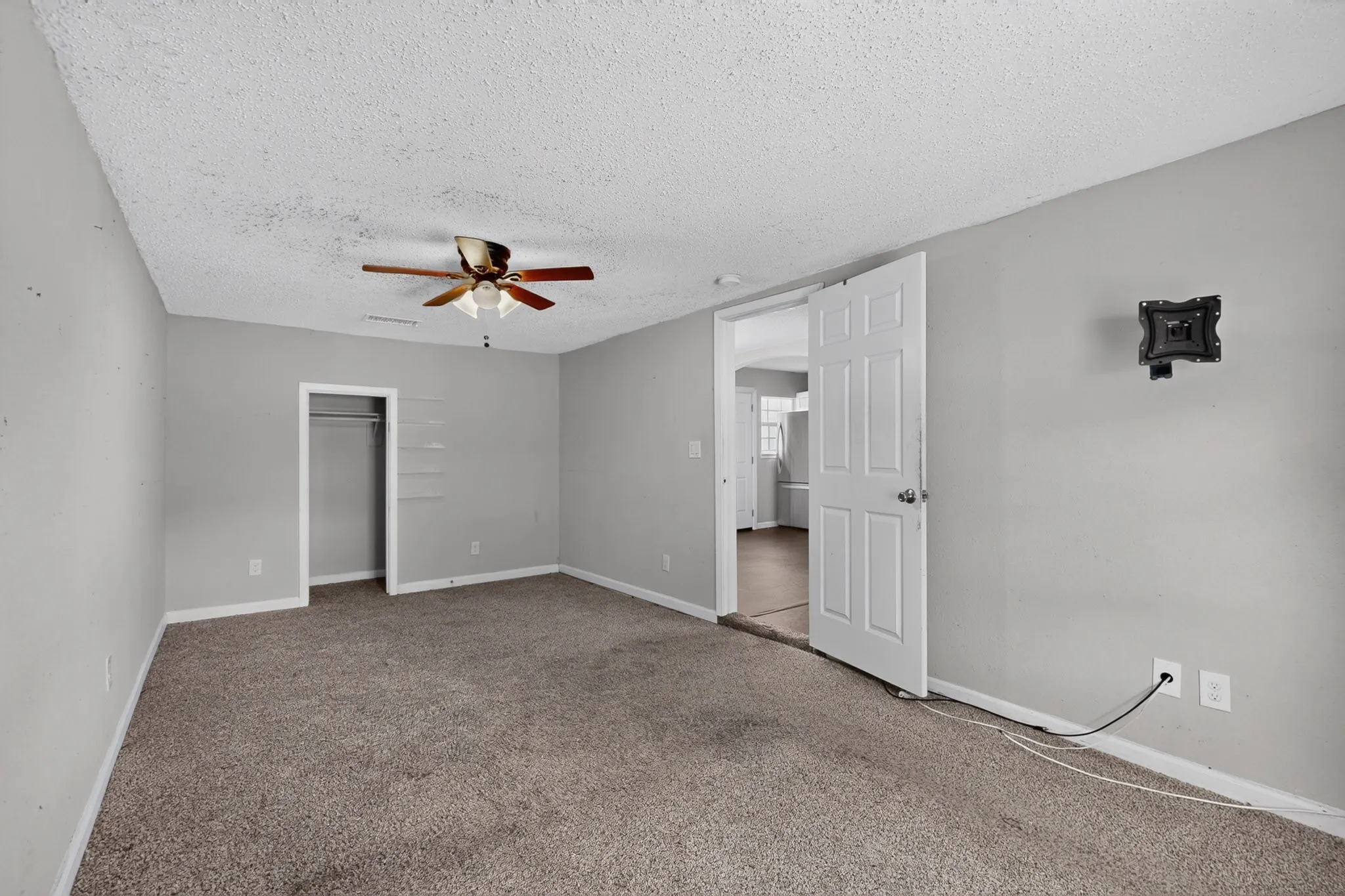 Single Family Residence For Sale in Dallas County , 4424 Tacoma Street, Dallas, Texas 75216, 3 Bedroom, 1 Bathroom, Garage spaces, 1,048 Sqft, built in 1951, mls#21385413, Real Estate Agent in Dallas, Homes For Sale in Dallas county, Homes For Sale in Dallas, Realtor in Dallas Texas, Real Estate Brokerage Independent Realty Texas, Luminita Cordes Realtor