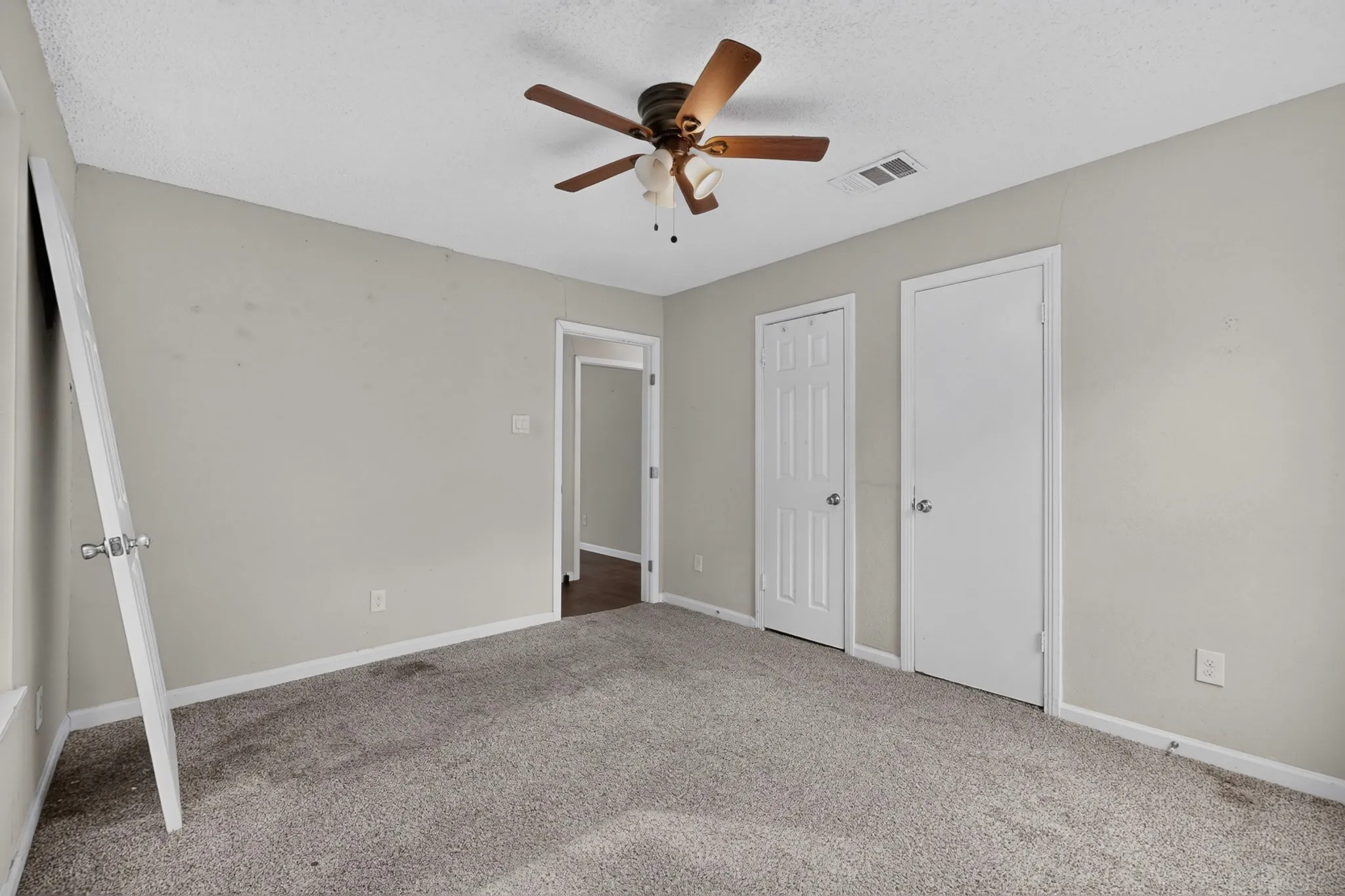 Single Family Residence For Sale in Dallas County , 4424 Tacoma Street, Dallas, Texas 75216, 3 Bedroom, 1 Bathroom, Garage spaces, 1,048 Sqft, built in 1951, mls#21385413, Real Estate Agent in Dallas, Homes For Sale in Dallas county, Homes For Sale in Dallas, Realtor in Dallas Texas, Real Estate Brokerage Independent Realty Texas, Luminita Cordes Realtor