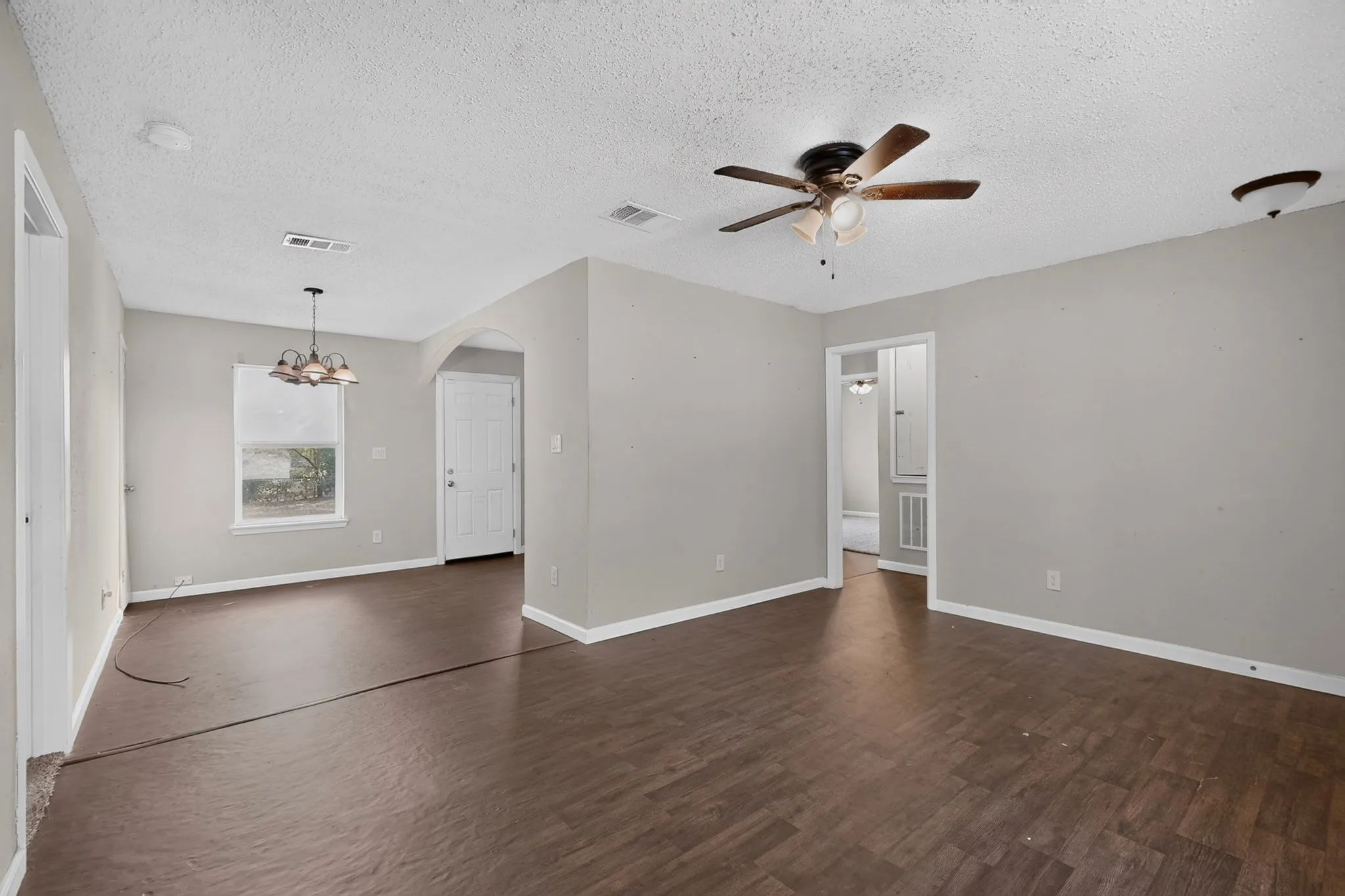 Single Family Residence For Sale in Dallas County , 4424 Tacoma Street, Dallas, Texas 75216, 3 Bedroom, 1 Bathroom, Garage spaces, 1,048 Sqft, built in 1951, mls#21385413, Real Estate Agent in Dallas, Homes For Sale in Dallas county, Homes For Sale in Dallas, Realtor in Dallas Texas, Real Estate Brokerage Independent Realty Texas, Luminita Cordes Realtor