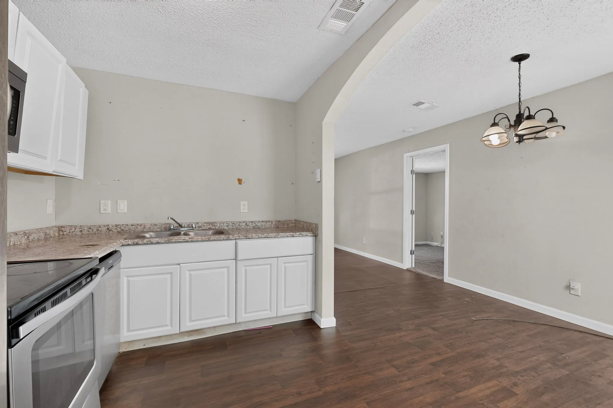 Single Family Residence For Sale in Dallas County , 4424 Tacoma Street, Dallas, Texas 75216, 3 Bedroom, 1 Bathroom, Garage spaces, 1,048 Sqft, built in 1951, mls#21385413, Real Estate Agent in Dallas, Homes For Sale in Dallas county, Homes For Sale in Dallas, Realtor in Dallas Texas, Real Estate Brokerage Independent Realty Texas, Luminita Cordes Realtor