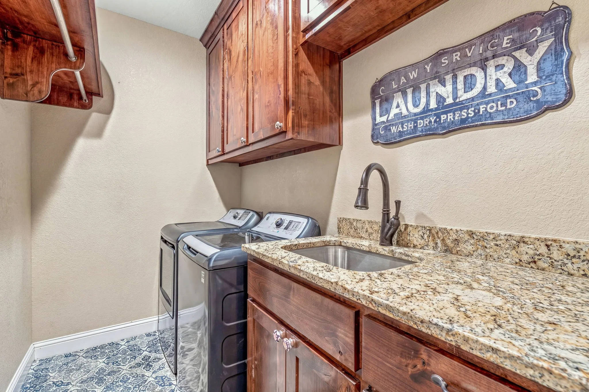 Single Family Residence For Sale in Erath County , 265 Private Road 1728, Stephenville, Texas 76401, 3 Bedroom, 3 Bathroom, 2 Garage spaces, 2,636 Sqft, built in 2019, mls#21384833, Real Estate Agent in Stephenville, Homes For Sale in Erath county, Homes For Sale in Stephenville, Realtor in Stephenville Texas, Real Estate Brokerage Independent Realty Texas, Luminita Cordes Realtor