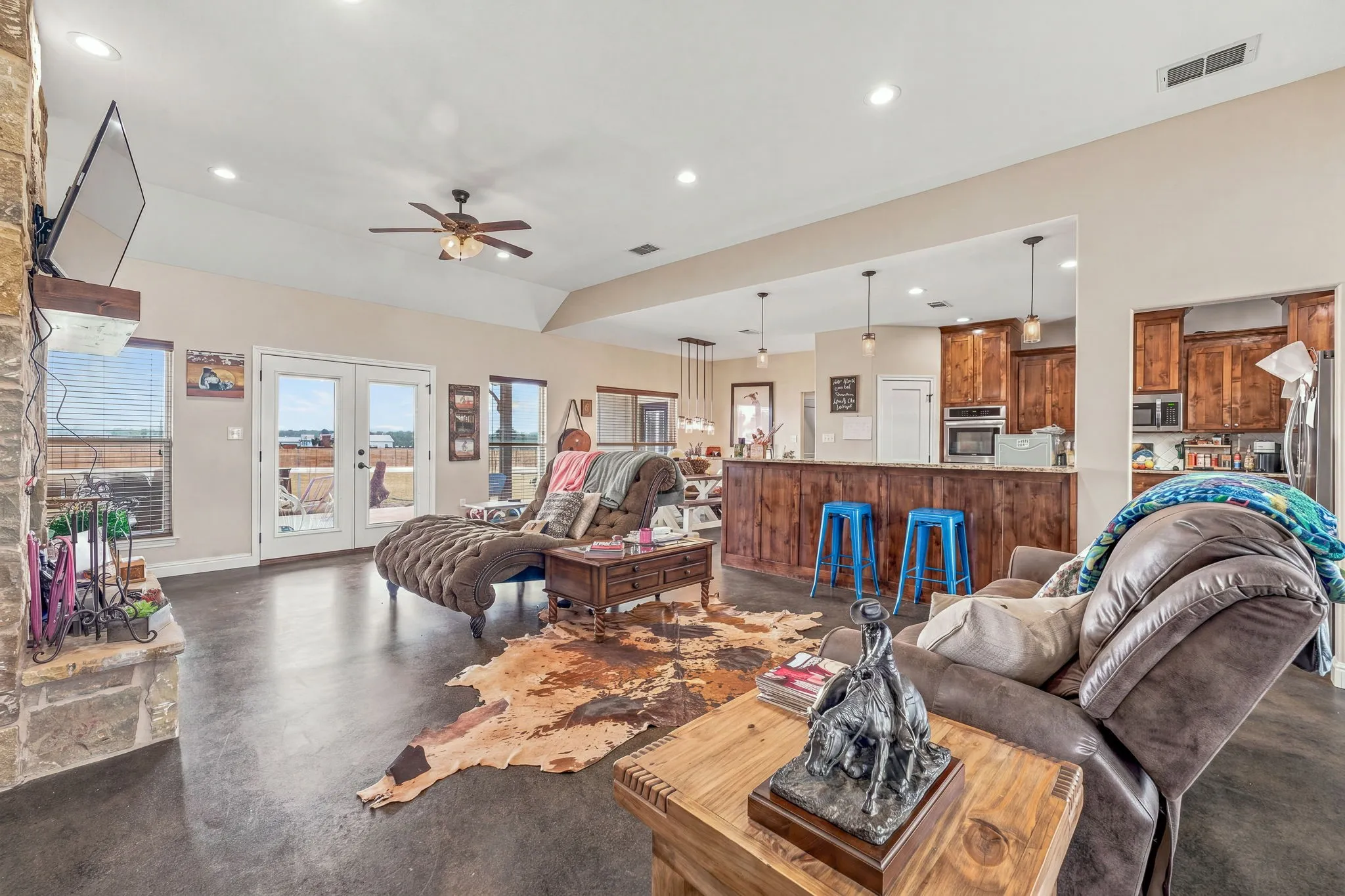 Single Family Residence For Sale in Erath County , 265 Private Road 1728, Stephenville, Texas 76401, 3 Bedroom, 3 Bathroom, 2 Garage spaces, 2,636 Sqft, built in 2019, mls#21384833, Real Estate Agent in Stephenville, Homes For Sale in Erath county, Homes For Sale in Stephenville, Realtor in Stephenville Texas, Real Estate Brokerage Independent Realty Texas, Luminita Cordes Realtor