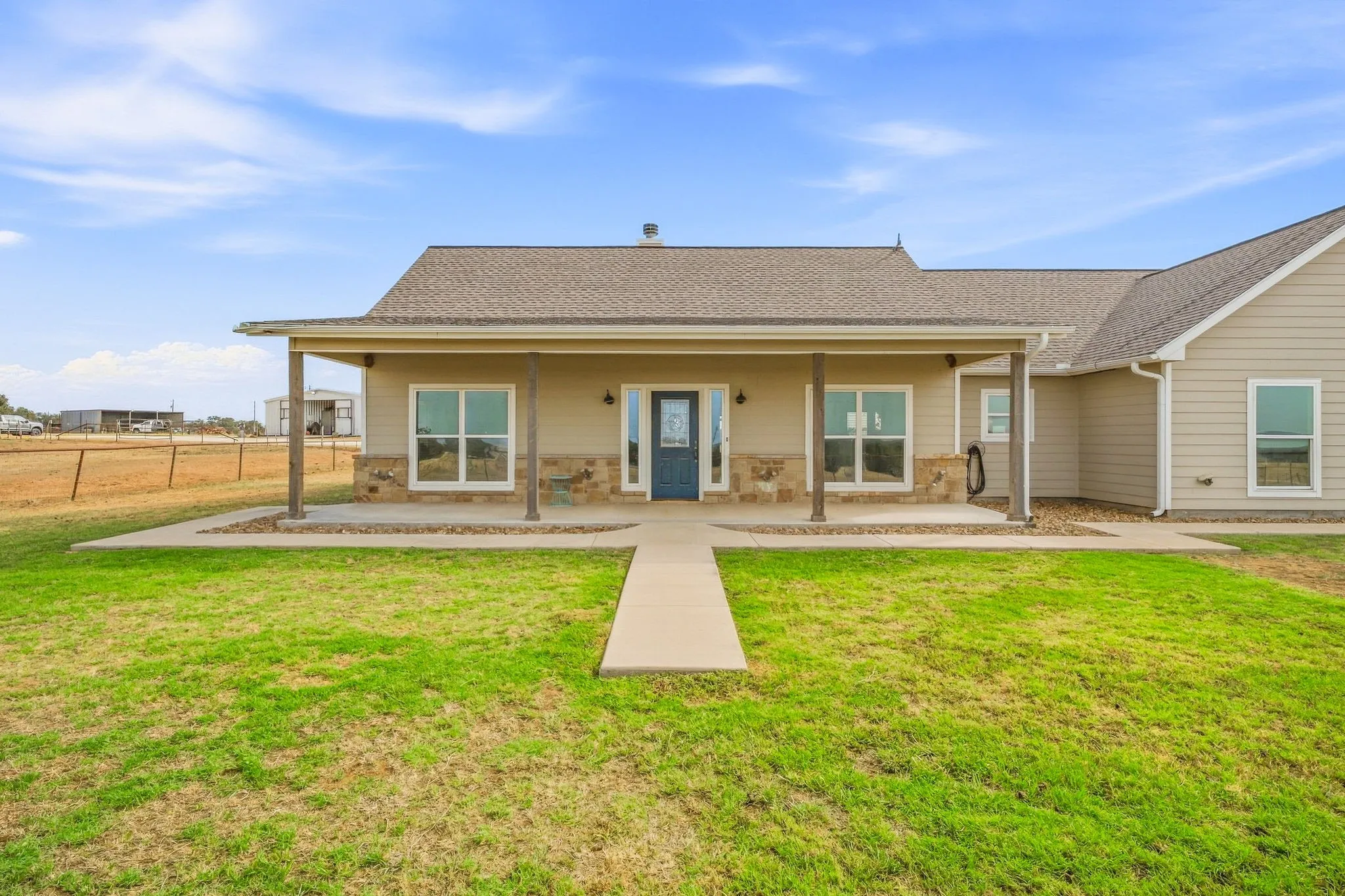 Single Family Residence For Sale in Erath County , 265 Private Road 1728, Stephenville, Texas 76401, 3 Bedroom, 3 Bathroom, 2 Garage spaces, 2,636 Sqft, built in 2019, mls#21384833, Real Estate Agent in Stephenville, Homes For Sale in Erath county, Homes For Sale in Stephenville, Realtor in Stephenville Texas, Real Estate Brokerage Independent Realty Texas, Luminita Cordes Realtor