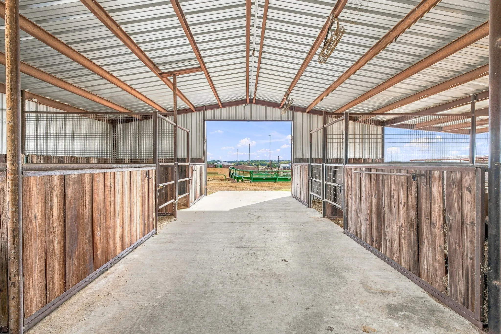 Single Family Residence For Sale in Erath County , 265 Private Road 1728, Stephenville, Texas 76401, 3 Bedroom, 3 Bathroom, 2 Garage spaces, 2,636 Sqft, built in 2019, mls#21384833, Real Estate Agent in Stephenville, Homes For Sale in Erath county, Homes For Sale in Stephenville, Realtor in Stephenville Texas, Real Estate Brokerage Independent Realty Texas, Luminita Cordes Realtor