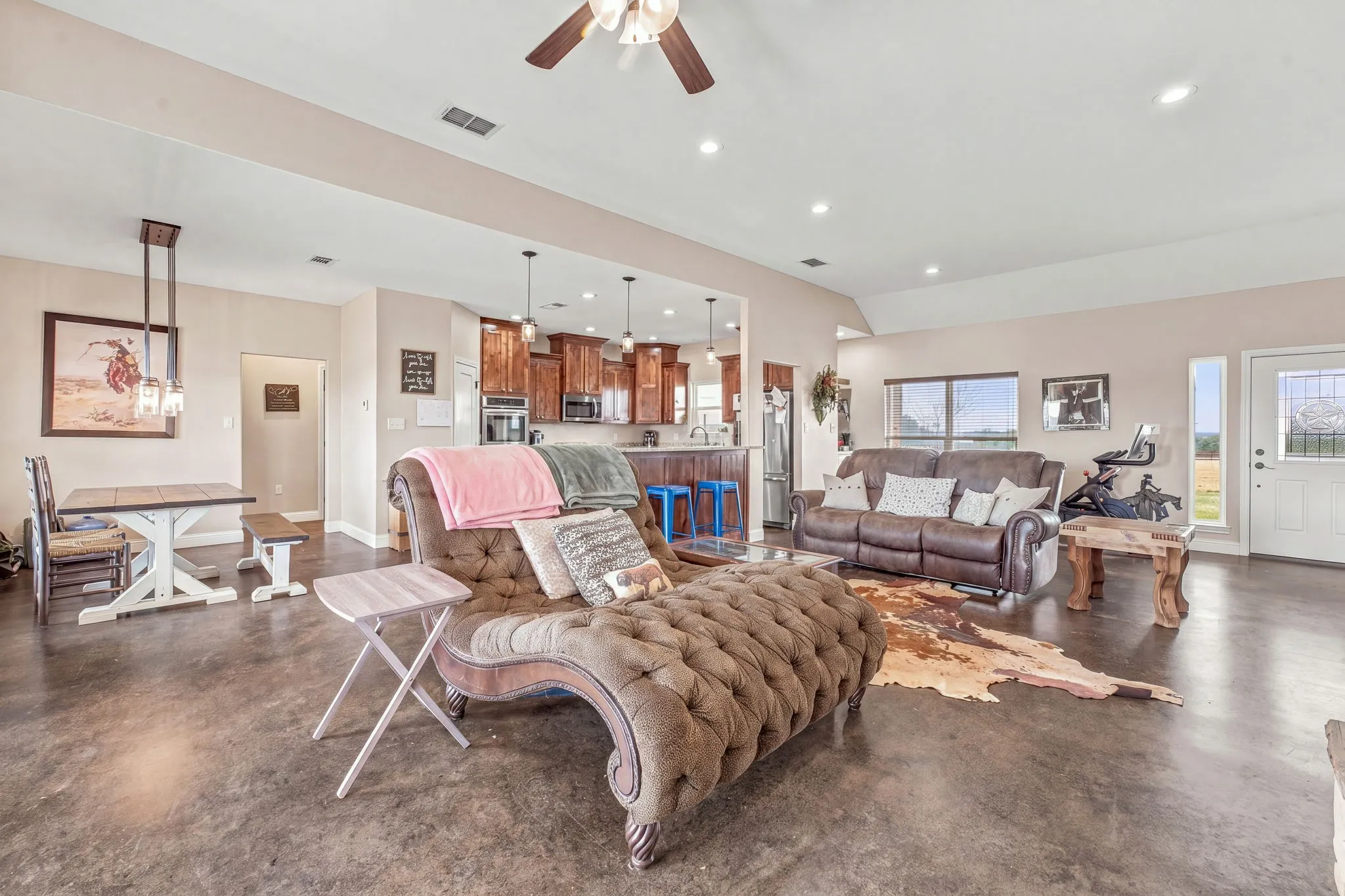 Single Family Residence For Sale in Erath County , 265 Private Road 1728, Stephenville, Texas 76401, 3 Bedroom, 3 Bathroom, 2 Garage spaces, 2,636 Sqft, built in 2019, mls#21384833, Real Estate Agent in Stephenville, Homes For Sale in Erath county, Homes For Sale in Stephenville, Realtor in Stephenville Texas, Real Estate Brokerage Independent Realty Texas, Luminita Cordes Realtor