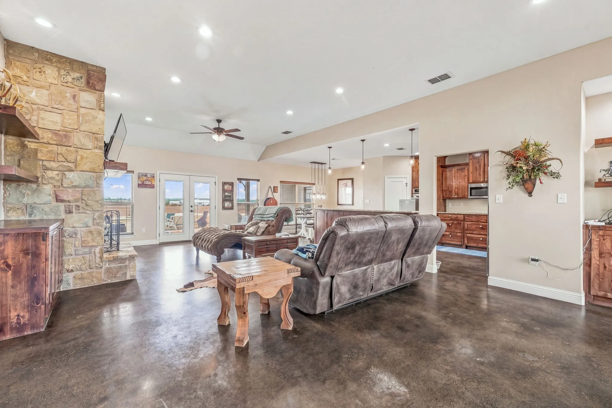 Single Family Residence For Sale in Erath County , 265 Private Road 1728, Stephenville, Texas 76401, 3 Bedroom, 3 Bathroom, 2 Garage spaces, 2,636 Sqft, built in 2019, mls#21384833, Real Estate Agent in Stephenville, Homes For Sale in Erath county, Homes For Sale in Stephenville, Realtor in Stephenville Texas, Real Estate Brokerage Independent Realty Texas, Luminita Cordes Realtor
