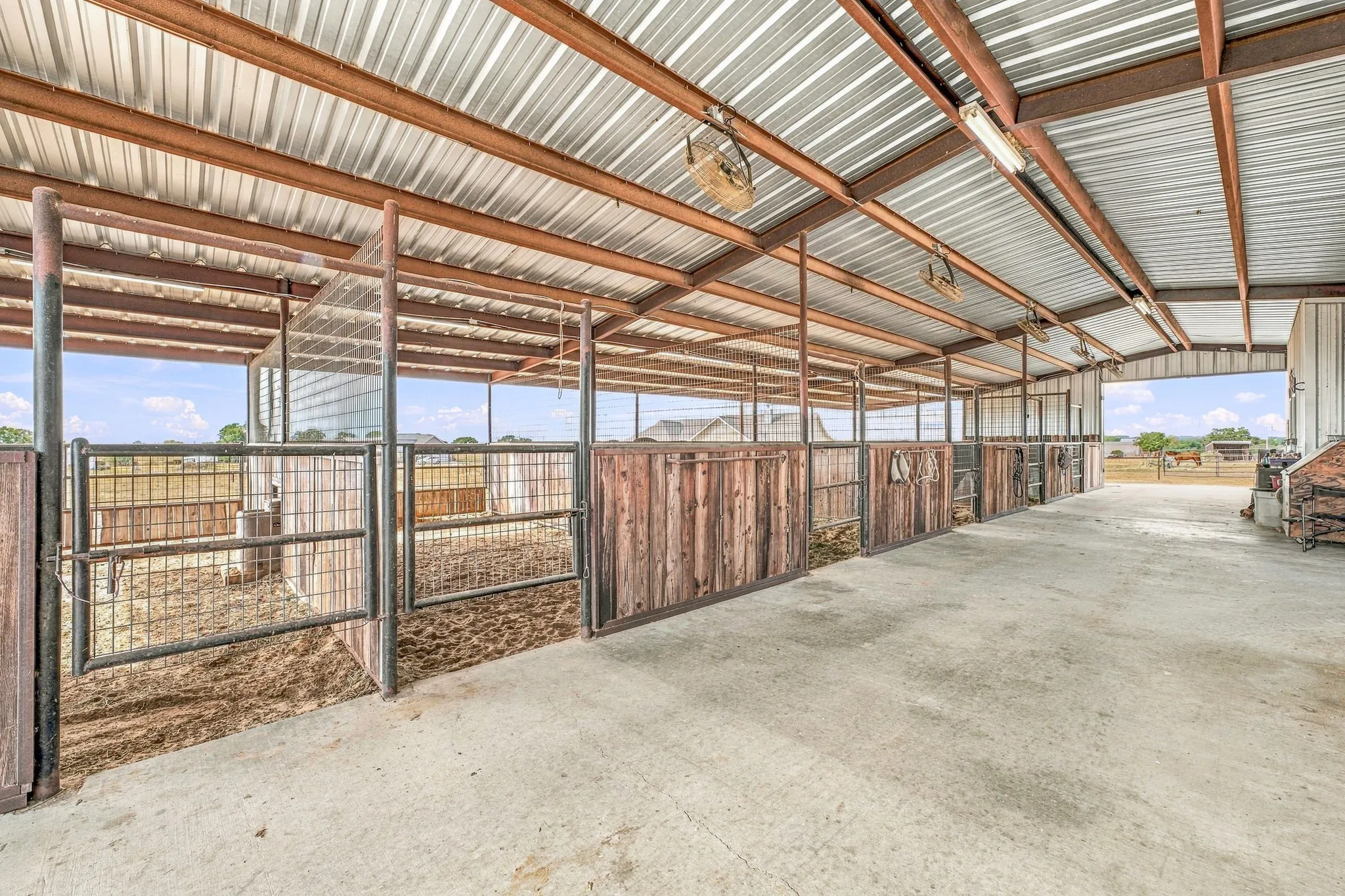 Single Family Residence For Sale in Erath County , 265 Private Road 1728, Stephenville, Texas 76401, 3 Bedroom, 3 Bathroom, 2 Garage spaces, 2,636 Sqft, built in 2019, mls#21384833, Real Estate Agent in Stephenville, Homes For Sale in Erath county, Homes For Sale in Stephenville, Realtor in Stephenville Texas, Real Estate Brokerage Independent Realty Texas, Luminita Cordes Realtor