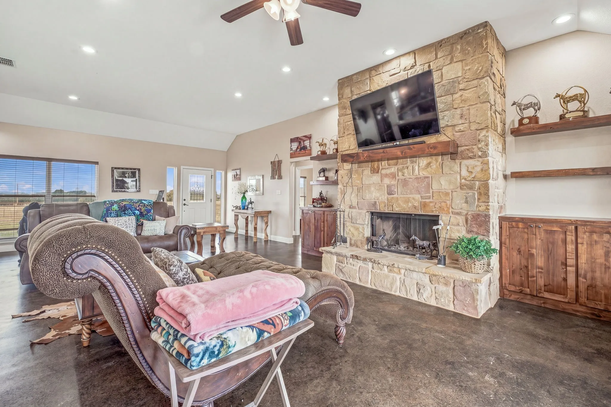 Single Family Residence For Sale in Erath County , 265 Private Road 1728, Stephenville, Texas 76401, 3 Bedroom, 3 Bathroom, 2 Garage spaces, 2,636 Sqft, built in 2019, mls#21384833, Real Estate Agent in Stephenville, Homes For Sale in Erath county, Homes For Sale in Stephenville, Realtor in Stephenville Texas, Real Estate Brokerage Independent Realty Texas, Luminita Cordes Realtor