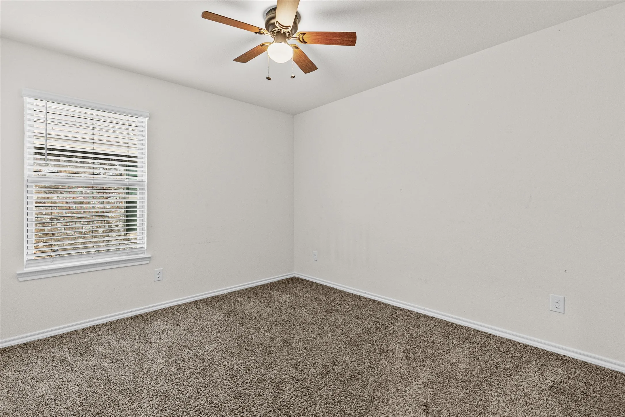 Single Family Residence For Sale in Hunt County , 110 Alydar Lane, Caddo Mills, Texas 75135, 4 Bedroom, 2 Bathroom, 2 Garage spaces, 1,880 Sqft, built in 2020, mls#21385344, Real Estate Agent in Caddo Mills, Homes For Sale in Hunt county, Homes For Sale in Caddo Mills, Realtor in Caddo Mills Texas, Real Estate Brokerage Independent Realty Texas, Luminita Cordes Realtor