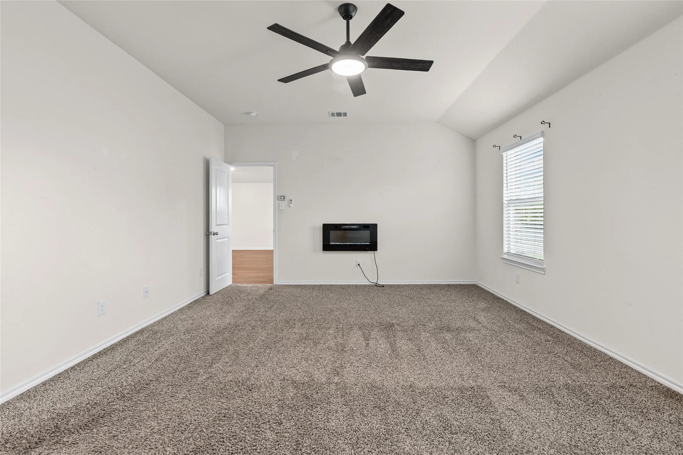 Single Family Residence For Sale in Hunt County , 110 Alydar Lane, Caddo Mills, Texas 75135, 4 Bedroom, 2 Bathroom, 2 Garage spaces, 1,880 Sqft, built in 2020, mls#21385344, Real Estate Agent in Caddo Mills, Homes For Sale in Hunt county, Homes For Sale in Caddo Mills, Realtor in Caddo Mills Texas, Real Estate Brokerage Independent Realty Texas, Luminita Cordes Realtor