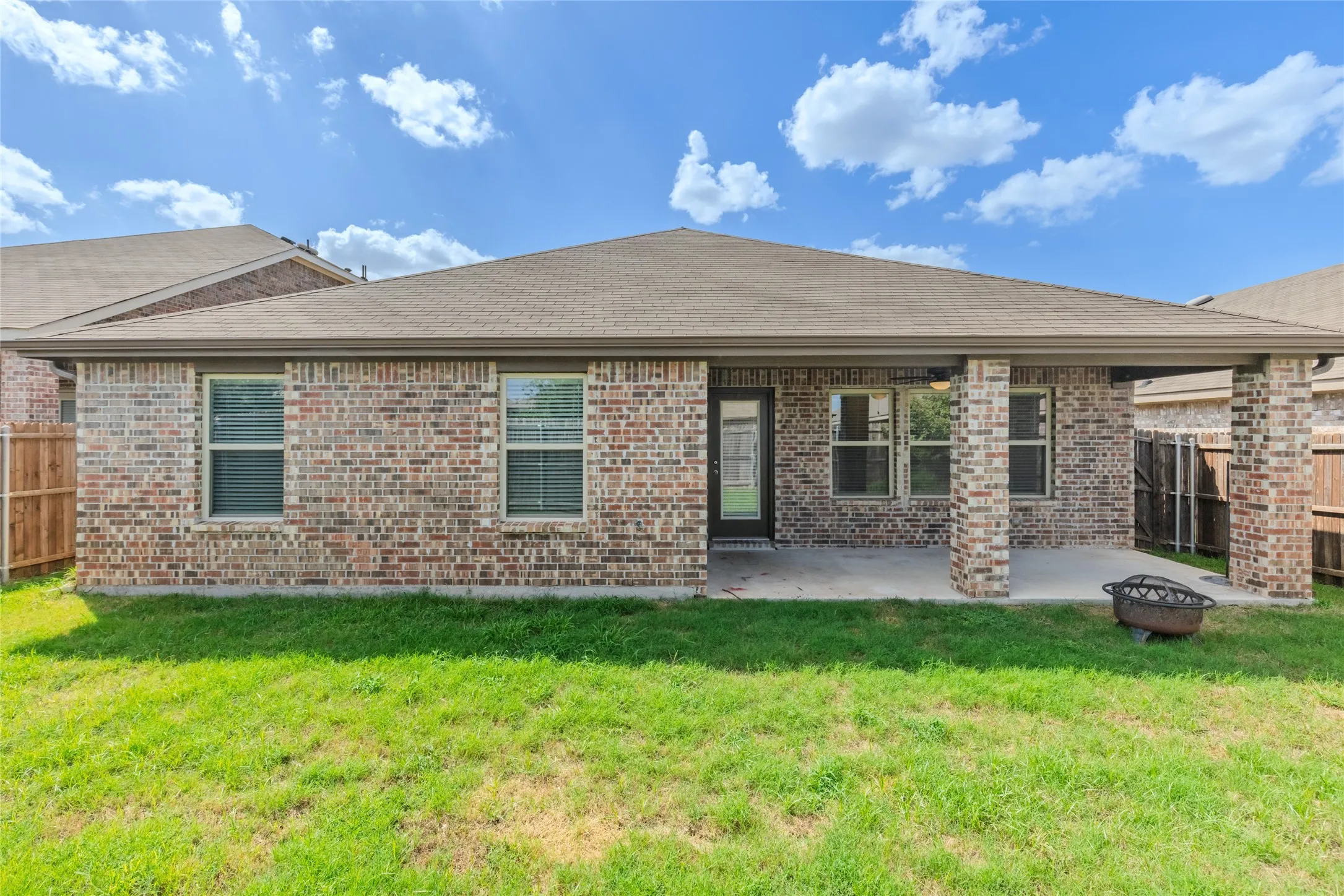 Single Family Residence For Sale in Hunt County , 110 Alydar Lane, Caddo Mills, Texas 75135, 4 Bedroom, 2 Bathroom, 2 Garage spaces, 1,880 Sqft, built in 2020, mls#21385344, Real Estate Agent in Caddo Mills, Homes For Sale in Hunt county, Homes For Sale in Caddo Mills, Realtor in Caddo Mills Texas, Real Estate Brokerage Independent Realty Texas, Luminita Cordes Realtor