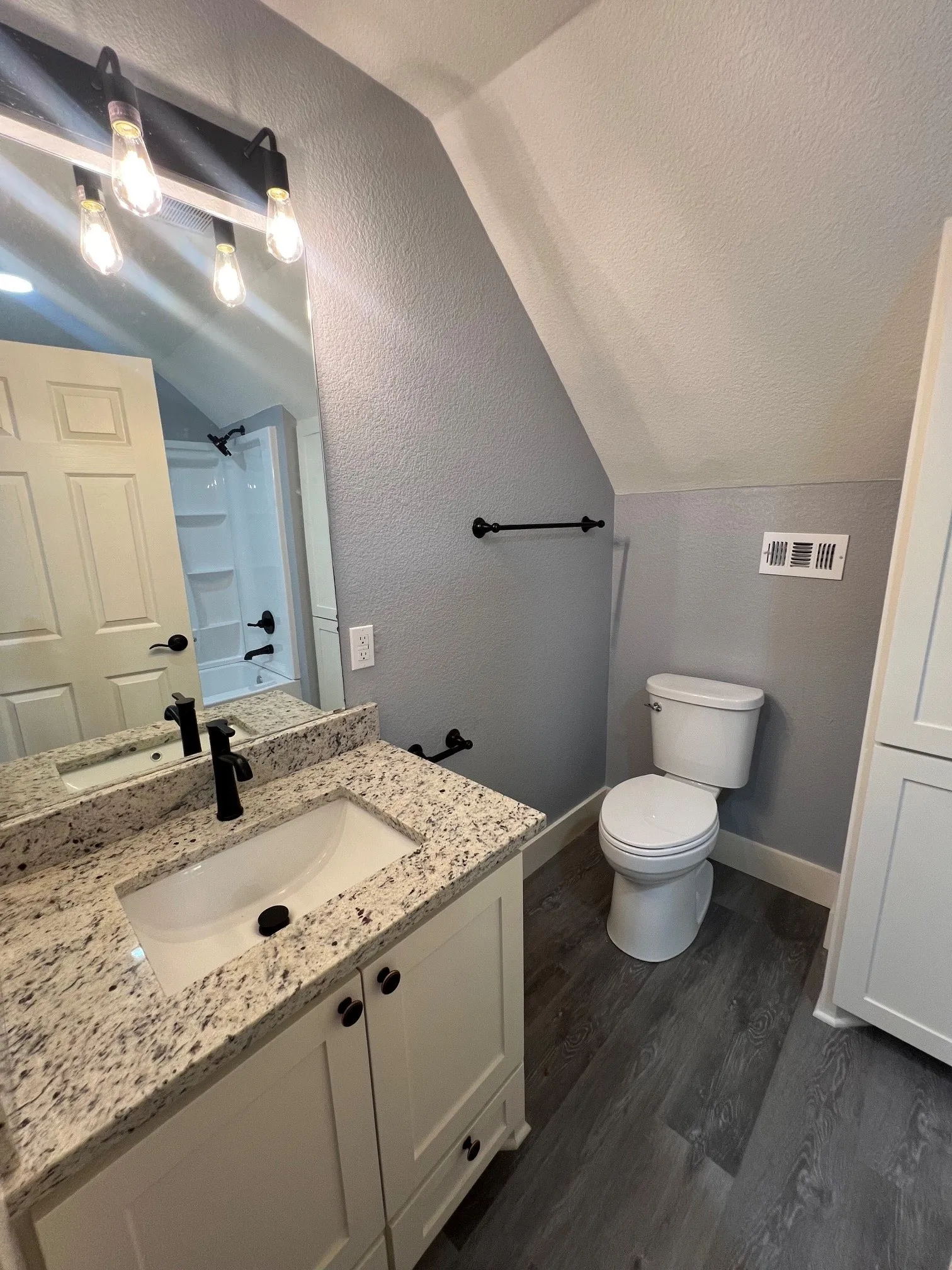 Single Family Residence For Sale in Limestone County , 3778 Hwy 14, Mexia, Texas 76667, 3 Bedroom, 2 Bathroom, Garage spaces, 1,920 Sqft, built in 1997, mls#21385404, Real Estate Agent in Mexia, Homes For Sale in Limestone county, Homes For Sale in Mexia, Realtor in Mexia Texas, Real Estate Brokerage Independent Realty Texas, Luminita Cordes Realtor