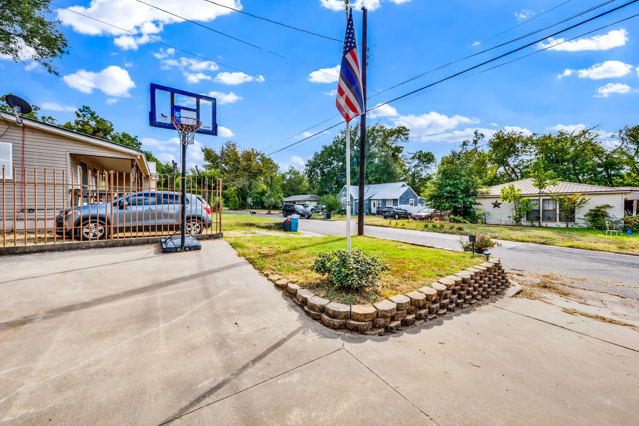 Single Family Residence For Sale in Hopkins County , 716 Brinker Street, Sulphur Springs, Texas 75482, 2 Bedroom, 2 Bathroom, Garage spaces, 1,200 Sqft, built in 2013, mls#21380291, Real Estate Agent in Sulphur Springs, Homes For Sale in Hopkins county, Homes For Sale in Sulphur Springs, Realtor in Sulphur Springs Texas, Real Estate Brokerage Independent Realty Texas, Luminita Cordes Realtor