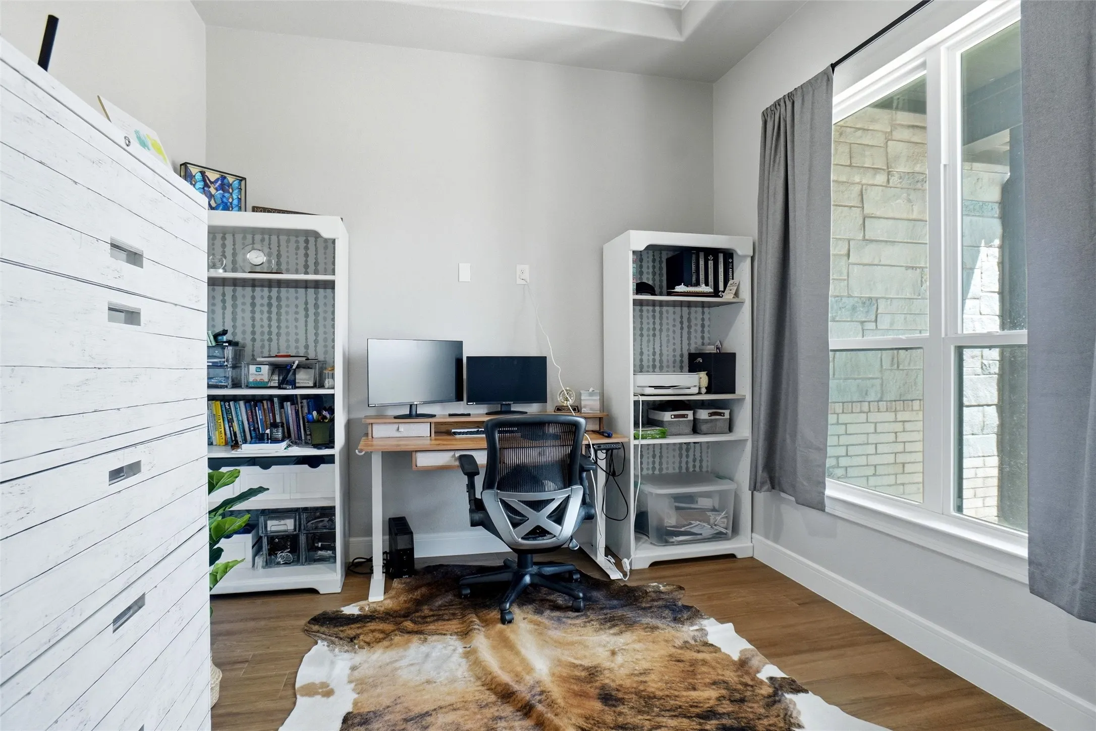 Office or formal dining, many options for usage!