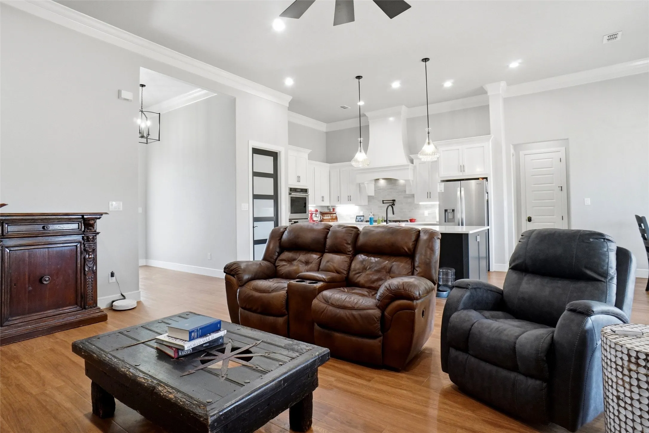 Single Family Residence For Sale in Parker County , 1015 Louise Lane, Weatherford, Texas 76087, 4 Bedroom, 3 Bathroom, 3 Garage spaces, 2,725 Sqft, built in 2021, mls#21384593, Real Estate Agent in Weatherford, Homes For Sale in Parker county, Homes For Sale in Weatherford, Realtor in Weatherford Texas, Real Estate Brokerage Independent Realty Texas, Luminita Cordes Realtor