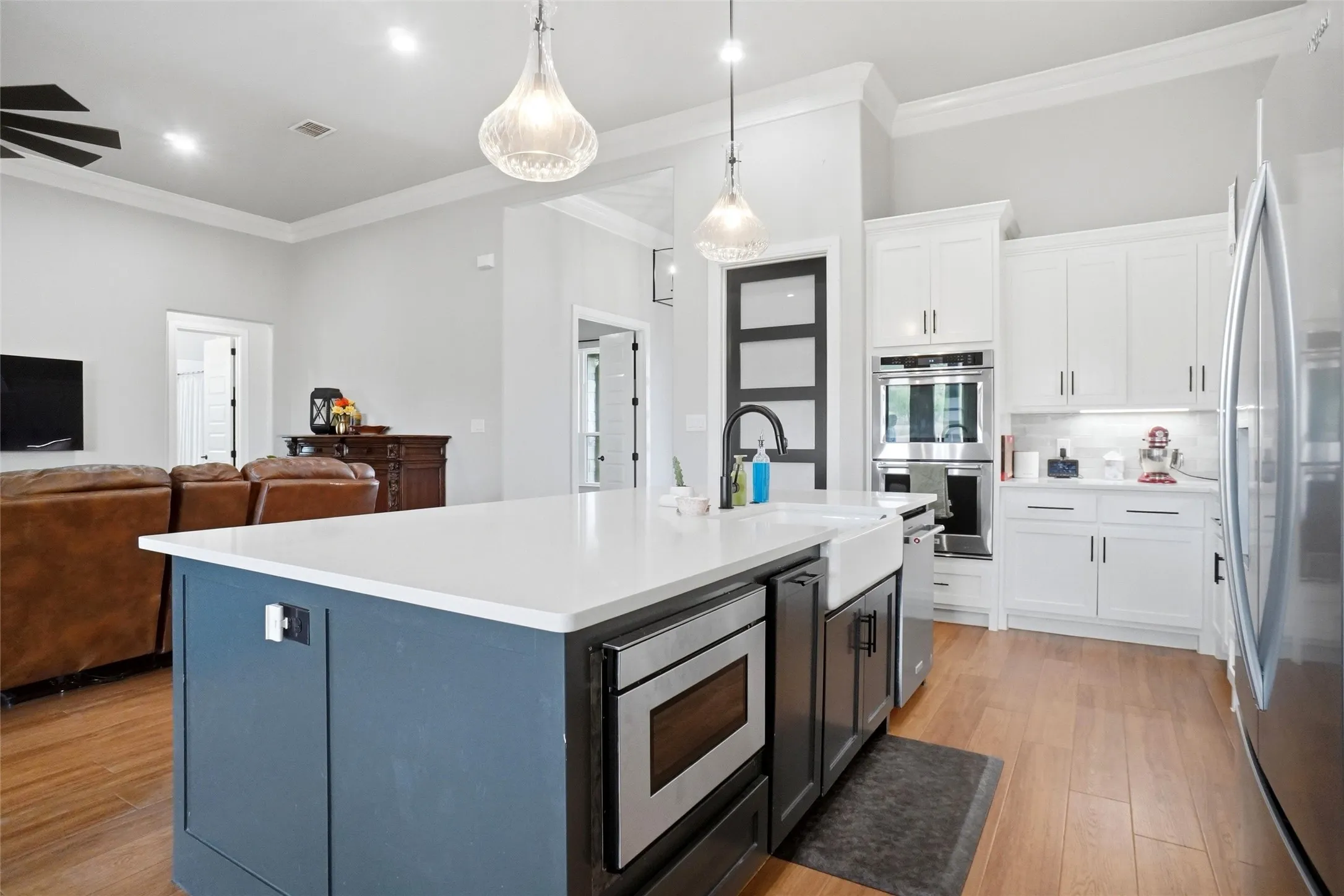 Built in microwave, double ovens and more!