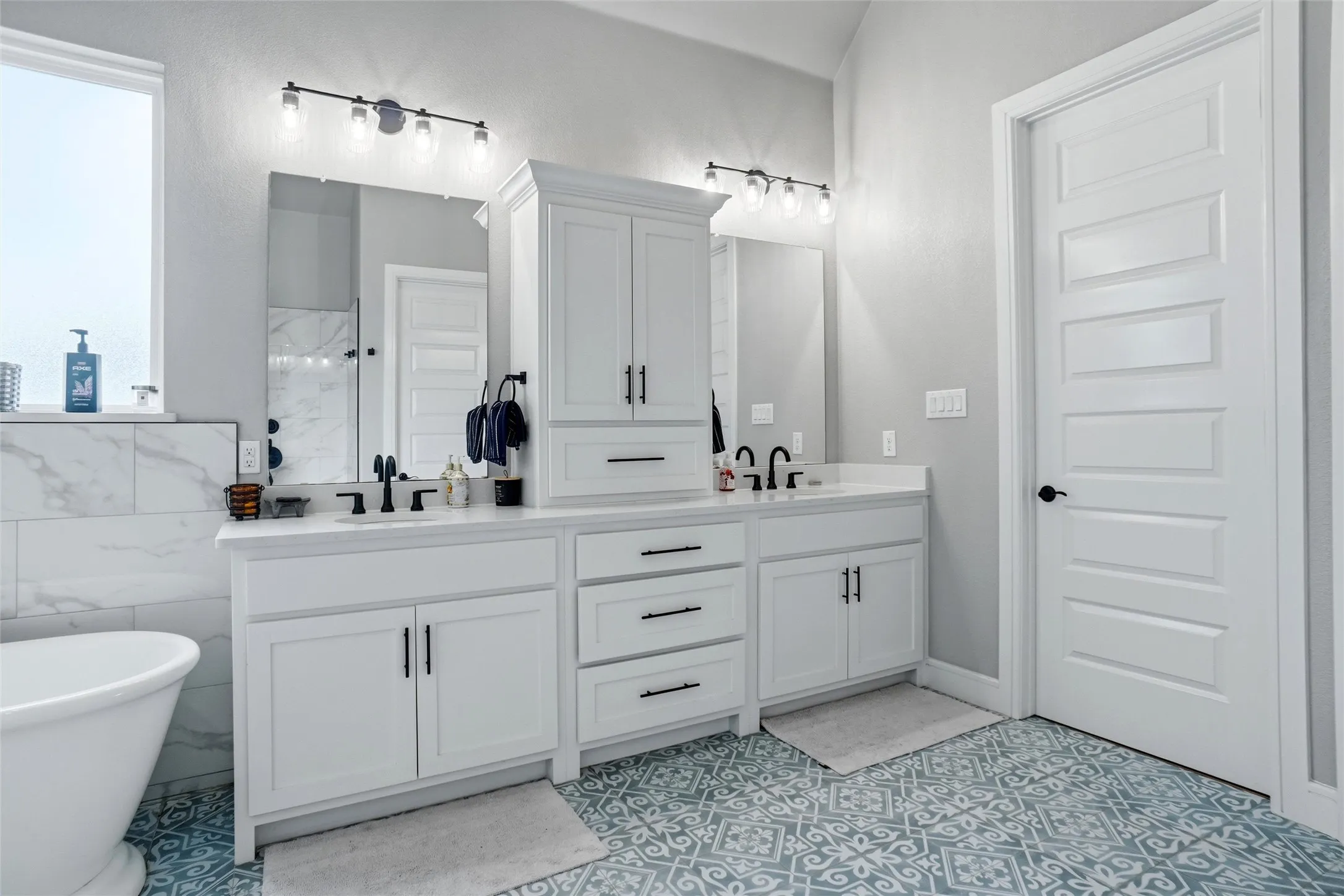 Single Family Residence For Sale in Parker County , 1015 Louise Lane, Weatherford, Texas 76087, 4 Bedroom, 3 Bathroom, 3 Garage spaces, 2,725 Sqft, built in 2021, mls#21384593, Real Estate Agent in Weatherford, Homes For Sale in Parker county, Homes For Sale in Weatherford, Realtor in Weatherford Texas, Real Estate Brokerage Independent Realty Texas, Luminita Cordes Realtor
