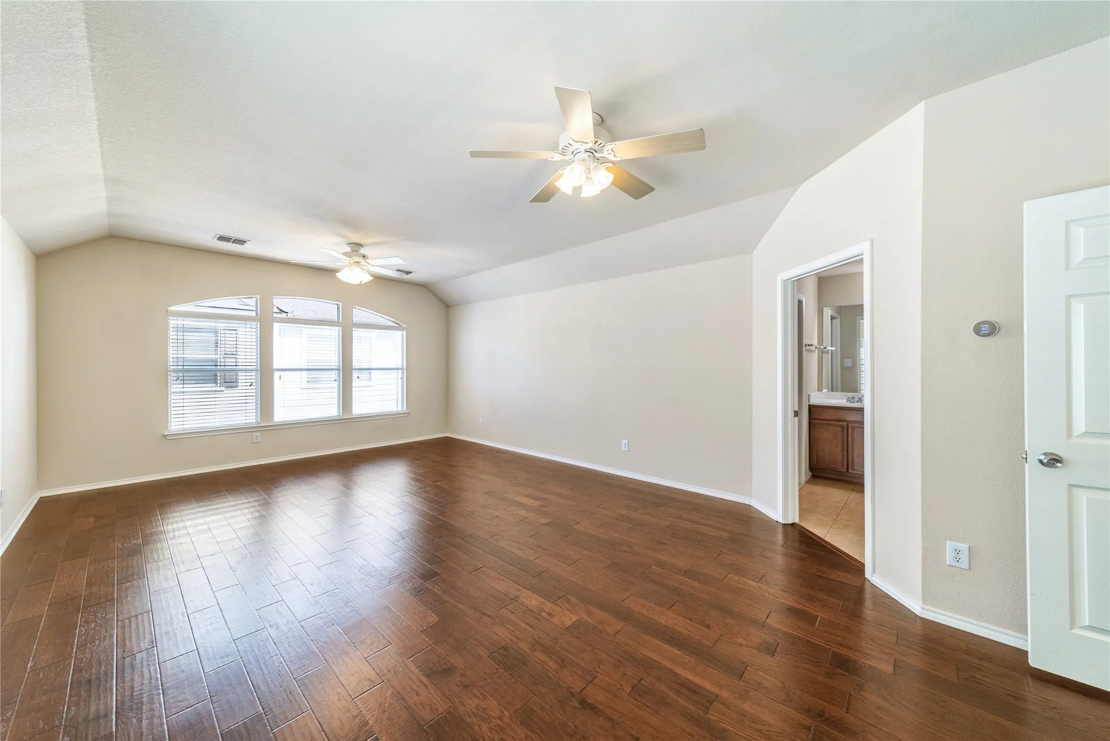 Townhouse For Rent in Dallas County , 7416 Coronado Avenue 18, Dallas, Texas 75214, 2 Bedroom, 2 Bathroom, 2 Garage spaces, 1,930 Sqft, built in 2005, mls#21380739, Real Estate Agent in Dallas, Homes For Rent in Dallas county, Homes For Rent in Dallas, Realtor in Dallas Texas, Real Estate Brokerage Independent Realty Texas, Luminita Cordes Realtor