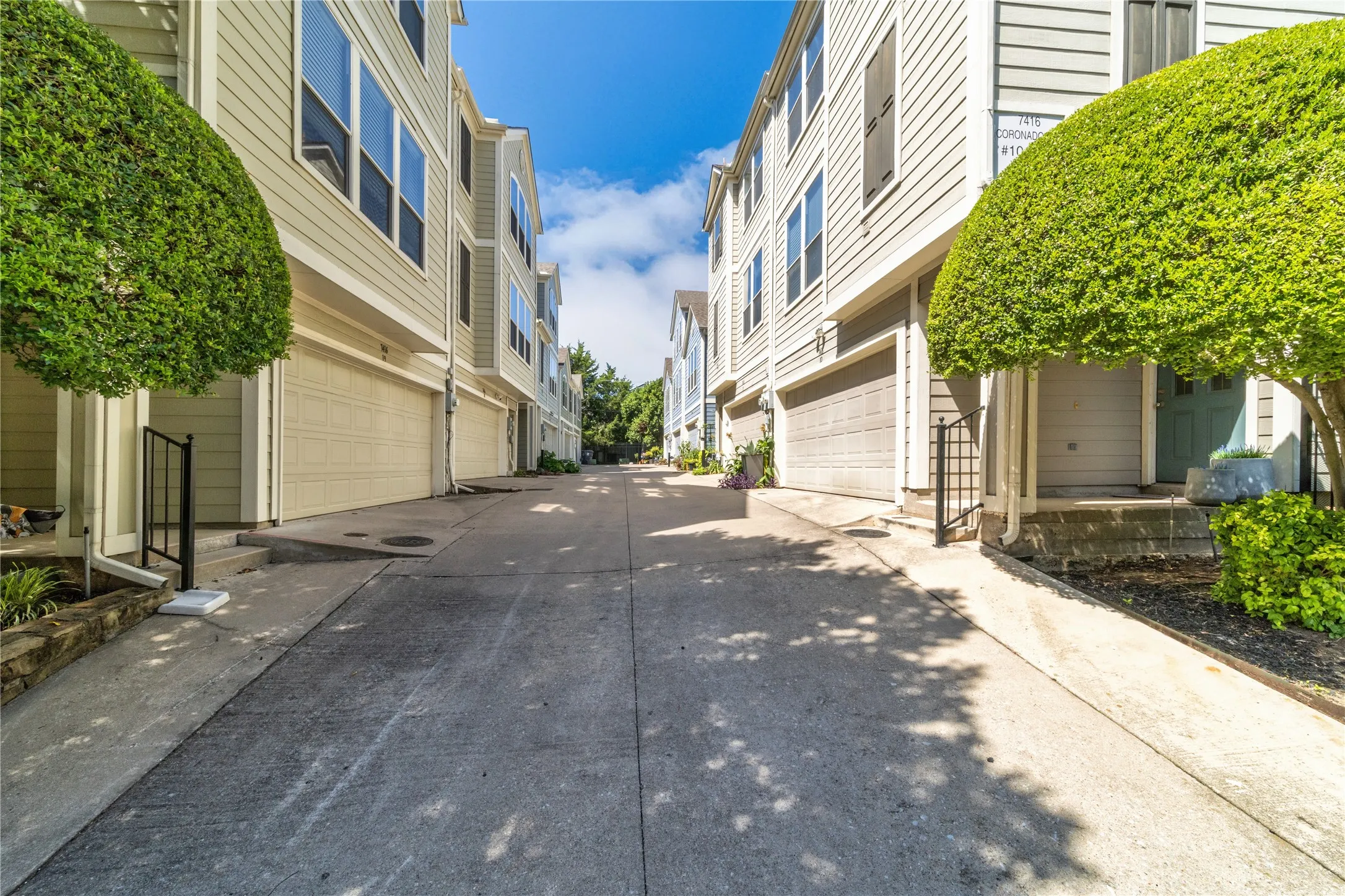 Townhouse For Rent in Dallas County , 7416 Coronado Avenue 18, Dallas, Texas 75214, 2 Bedroom, 2 Bathroom, 2 Garage spaces, 1,930 Sqft, built in 2005, mls#21380739, Real Estate Agent in Dallas, Homes For Rent in Dallas county, Homes For Rent in Dallas, Realtor in Dallas Texas, Real Estate Brokerage Independent Realty Texas, Luminita Cordes Realtor