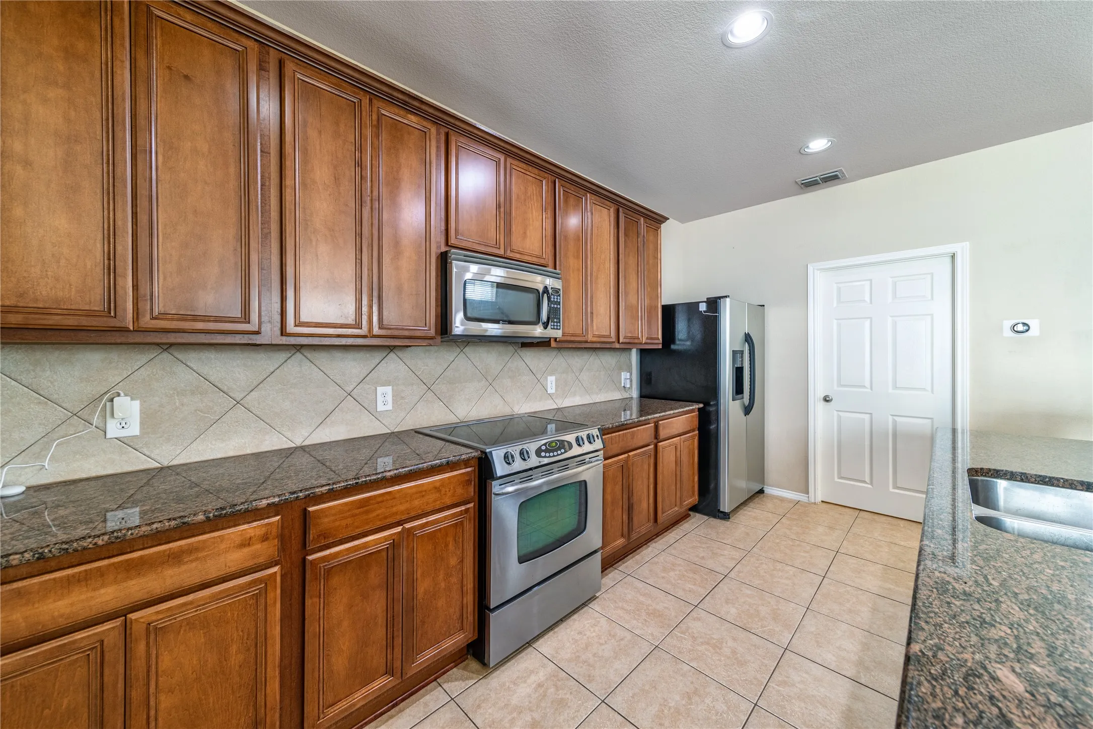 Townhouse For Rent in Dallas County , 7416 Coronado Avenue 18, Dallas, Texas 75214, 2 Bedroom, 2 Bathroom, 2 Garage spaces, 1,930 Sqft, built in 2005, mls#21380739, Real Estate Agent in Dallas, Homes For Rent in Dallas county, Homes For Rent in Dallas, Realtor in Dallas Texas, Real Estate Brokerage Independent Realty Texas, Luminita Cordes Realtor