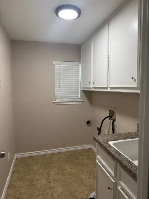 Single Family Residence For Rent in Dallas County , 14922 Hillcrest Road, Dallas, Texas 75248, 4 Bedroom, 4 Bathroom, 2 Garage spaces, 2,645 Sqft, built in 1968, mls#21385431, Real Estate Agent in Dallas, Homes For Rent in Dallas county, Homes For Rent in Dallas, Realtor in Dallas Texas, Real Estate Brokerage Independent Realty Texas, Luminita Cordes Realtor