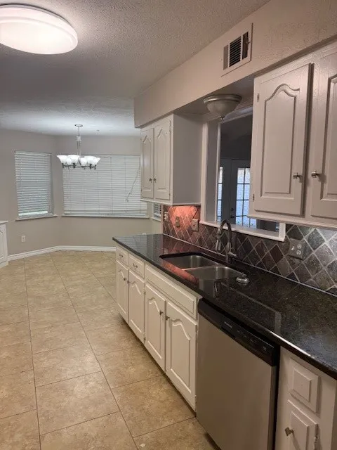 Single Family Residence For Rent in Dallas County , 14922 Hillcrest Road, Dallas, Texas 75248, 4 Bedroom, 4 Bathroom, 2 Garage spaces, 2,645 Sqft, built in 1968, mls#21385431, Real Estate Agent in Dallas, Homes For Rent in Dallas county, Homes For Rent in Dallas, Realtor in Dallas Texas, Real Estate Brokerage Independent Realty Texas, Luminita Cordes Realtor