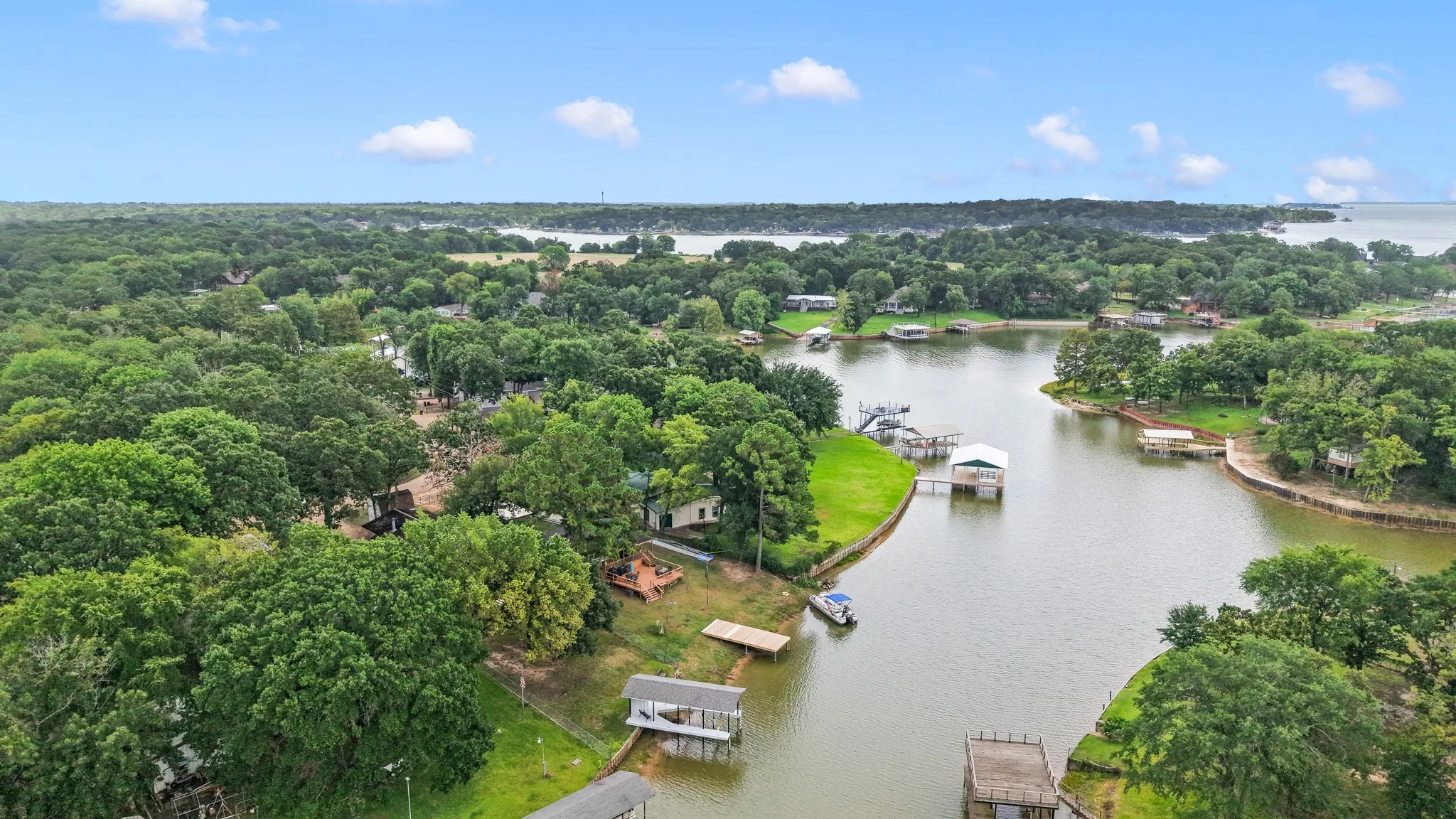 Single Family Residence For Rent in Henderson County , 178 Indian Gap Drive, Mabank, Texas 75156, 2 Bedroom, 1 Bathroom, Garage spaces, 1,104 Sqft, built in 1985, mls#21385434, Real Estate Agent in Mabank, Homes For Rent in Henderson county, Homes For Rent in Mabank, Realtor in Mabank Texas, Real Estate Brokerage Independent Realty Texas, Luminita Cordes Realtor