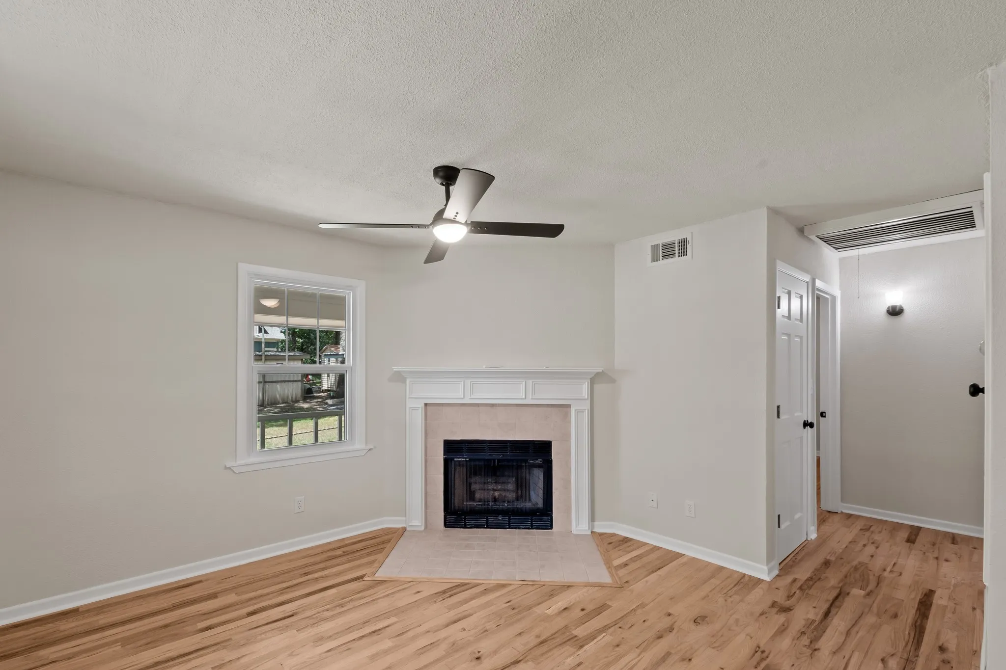 Single Family Residence For Rent in Henderson County , 178 Indian Gap Drive, Mabank, Texas 75156, 2 Bedroom, 1 Bathroom, Garage spaces, 1,104 Sqft, built in 1985, mls#21385434, Real Estate Agent in Mabank, Homes For Rent in Henderson county, Homes For Rent in Mabank, Realtor in Mabank Texas, Real Estate Brokerage Independent Realty Texas, Luminita Cordes Realtor