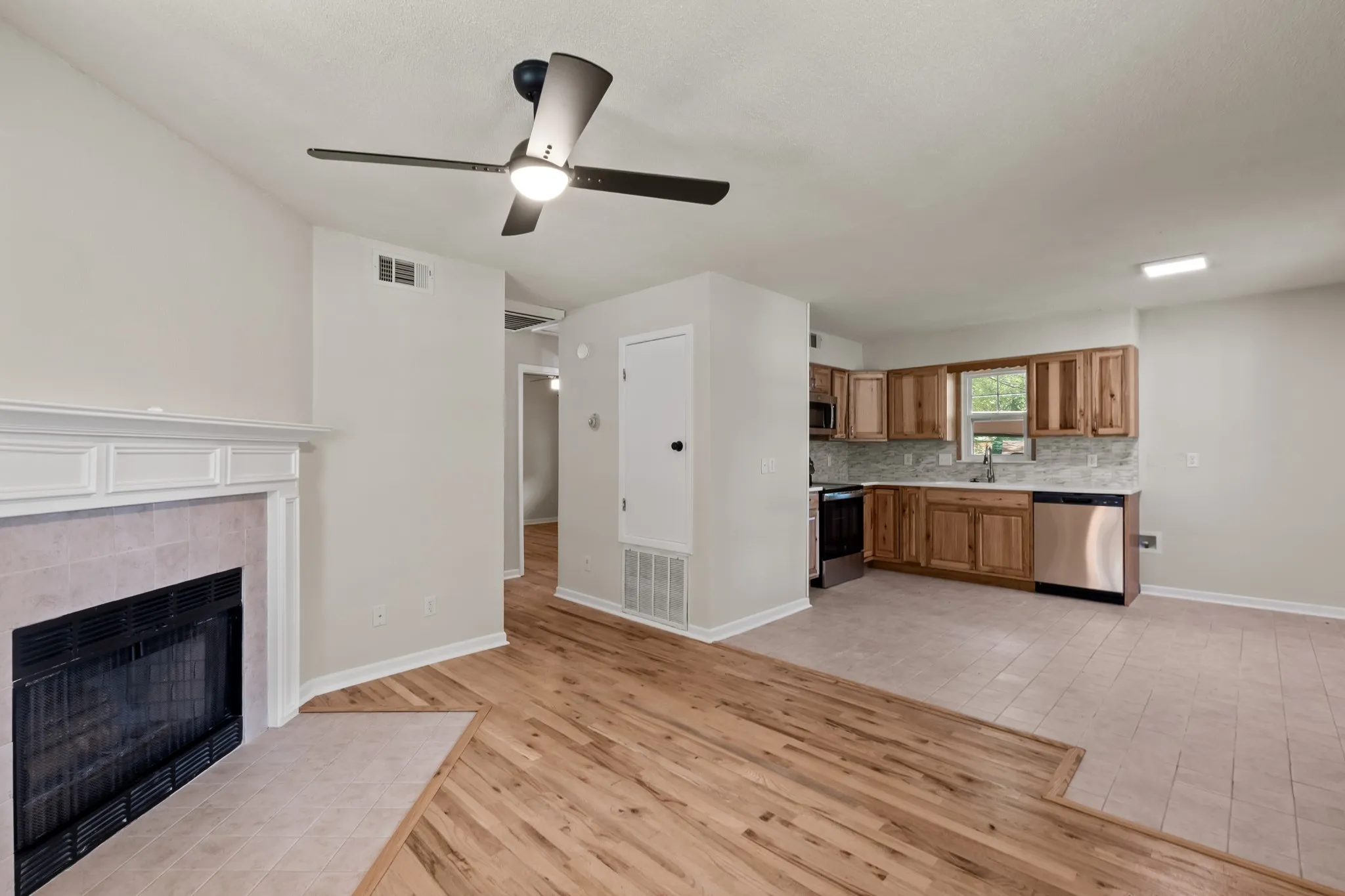 Single Family Residence For Rent in Henderson County , 178 Indian Gap Drive, Mabank, Texas 75156, 2 Bedroom, 1 Bathroom, Garage spaces, 1,104 Sqft, built in 1985, mls#21385434, Real Estate Agent in Mabank, Homes For Rent in Henderson county, Homes For Rent in Mabank, Realtor in Mabank Texas, Real Estate Brokerage Independent Realty Texas, Luminita Cordes Realtor