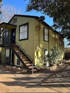 Back building 2 2 bedroom 1 bath units