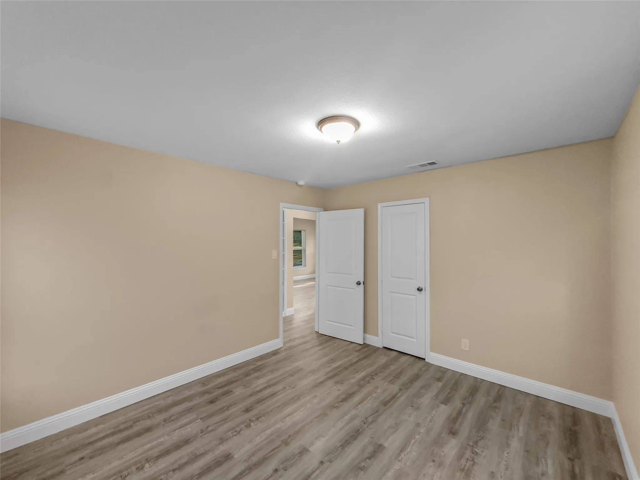 Single Family Residence For Sale in Tarrant County , 4212 Mccart Avenue, Fort Worth, Texas 76115, 2 Bedroom, 1 Bathroom, 1 Garage spaces, 765 Sqft, built in 1949, mls#21385383, Real Estate Agent in Fort Worth, Homes For Sale in Tarrant county, Homes For Sale in Fort Worth, Realtor in Fort Worth Texas, Real Estate Brokerage Independent Realty Texas, Luminita Cordes Realtor