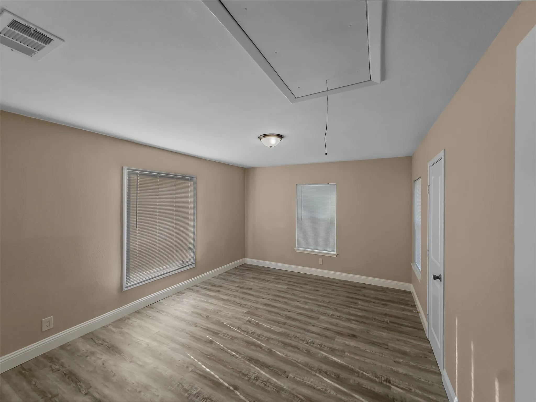 Wood-finish flooring with neutral wall tones
