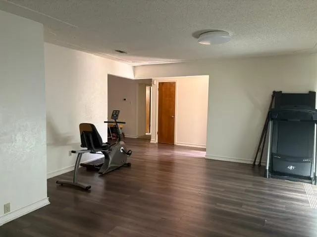 Single Family Residence For Sale in Tarrant County , 2011 Elmridge Drive, Arlington, Texas 76012, 4 Bedroom, 3 Bathroom, Garage spaces, 2,417 Sqft, built in 1973, mls#21385441, Real Estate Agent in Arlington, Homes For Sale in Tarrant county, Homes For Sale in Arlington, Realtor in Arlington Texas, Real Estate Brokerage Independent Realty Texas, Luminita Cordes Realtor