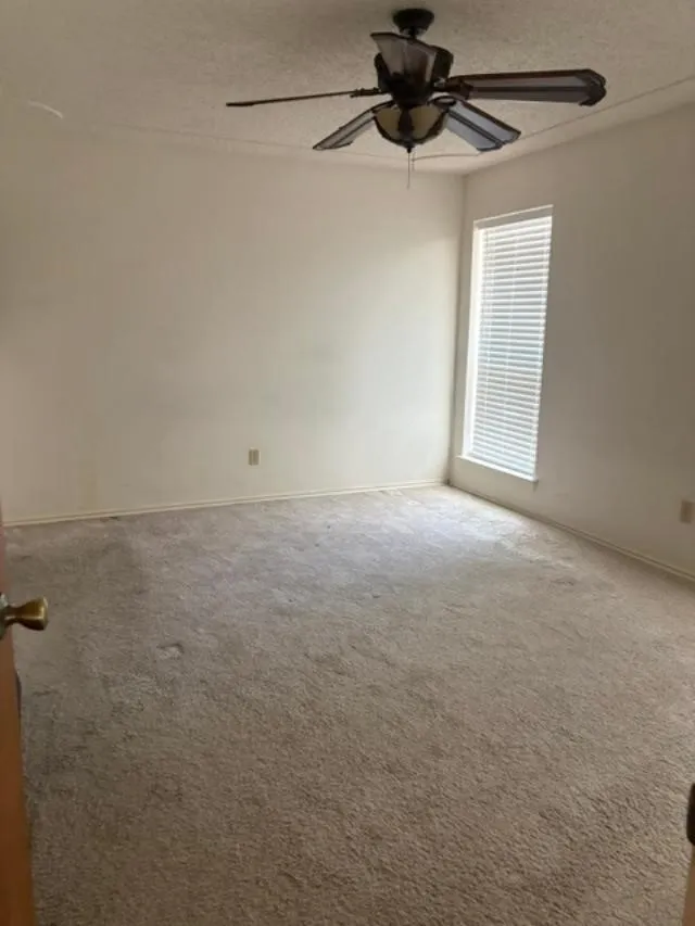Single Family Residence For Sale in Tarrant County , 2011 Elmridge Drive, Arlington, Texas 76012, 4 Bedroom, 3 Bathroom, Garage spaces, 2,417 Sqft, built in 1973, mls#21385441, Real Estate Agent in Arlington, Homes For Sale in Tarrant county, Homes For Sale in Arlington, Realtor in Arlington Texas, Real Estate Brokerage Independent Realty Texas, Luminita Cordes Realtor