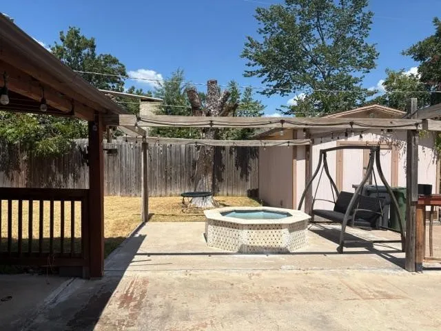 Single Family Residence For Sale in Tarrant County , 2011 Elmridge Drive, Arlington, Texas 76012, 4 Bedroom, 3 Bathroom, Garage spaces, 2,417 Sqft, built in 1973, mls#21385441, Real Estate Agent in Arlington, Homes For Sale in Tarrant county, Homes For Sale in Arlington, Realtor in Arlington Texas, Real Estate Brokerage Independent Realty Texas, Luminita Cordes Realtor