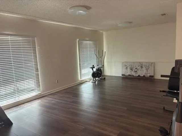 Single Family Residence For Sale in Tarrant County , 2011 Elmridge Drive, Arlington, Texas 76012, 4 Bedroom, 3 Bathroom, Garage spaces, 2,417 Sqft, built in 1973, mls#21385441, Real Estate Agent in Arlington, Homes For Sale in Tarrant county, Homes For Sale in Arlington, Realtor in Arlington Texas, Real Estate Brokerage Independent Realty Texas, Luminita Cordes Realtor